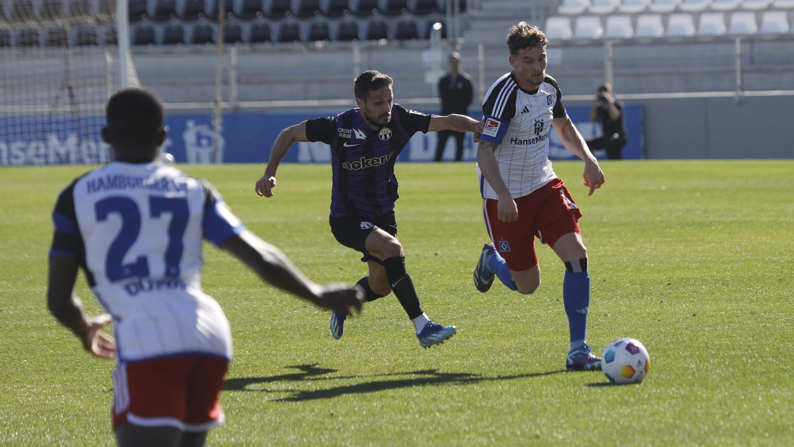 Las fotos  del partido de fútbol entre los equipos  Hamburgo - Zurich