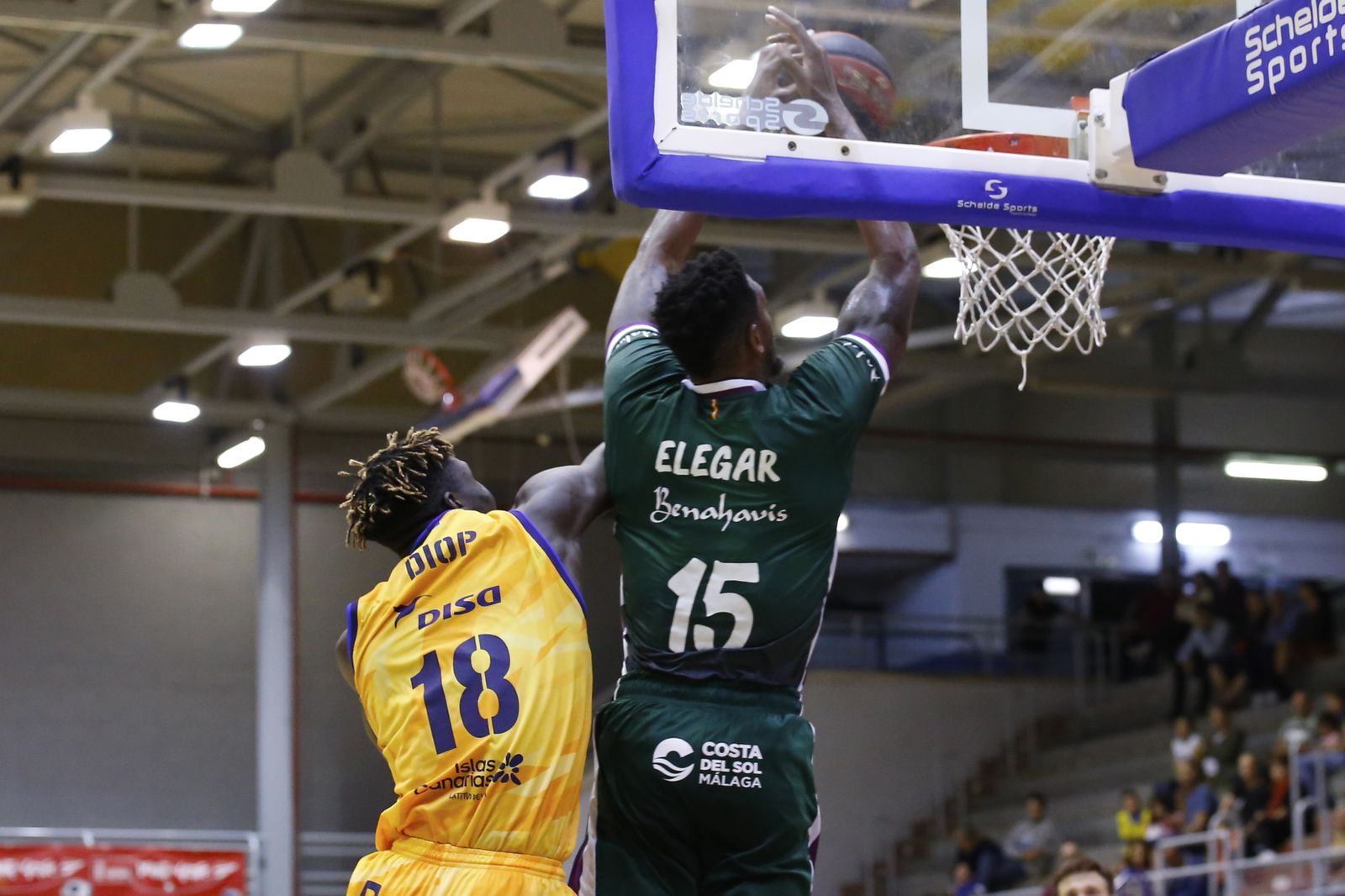 La primera victoria del Unicaja, en fotos