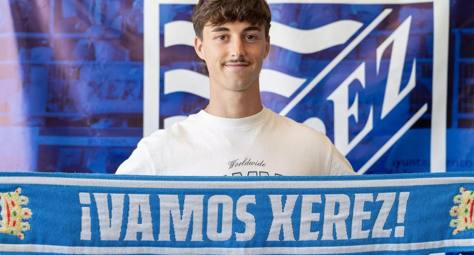 Leo Vázquez, lateral izquierdo del Xerez CD, disputó su primer partido como titular en Totana ante La Unión.