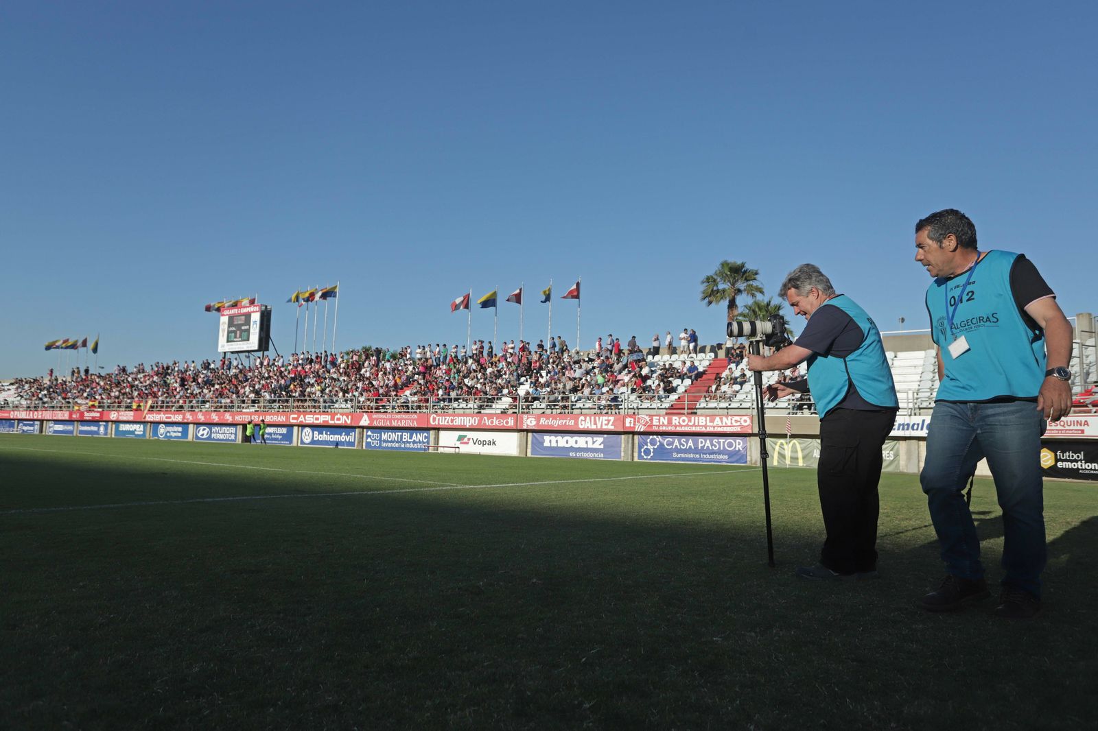 La grada de Preferencia del Nuevo Mirador el día del L'Hospitalett.