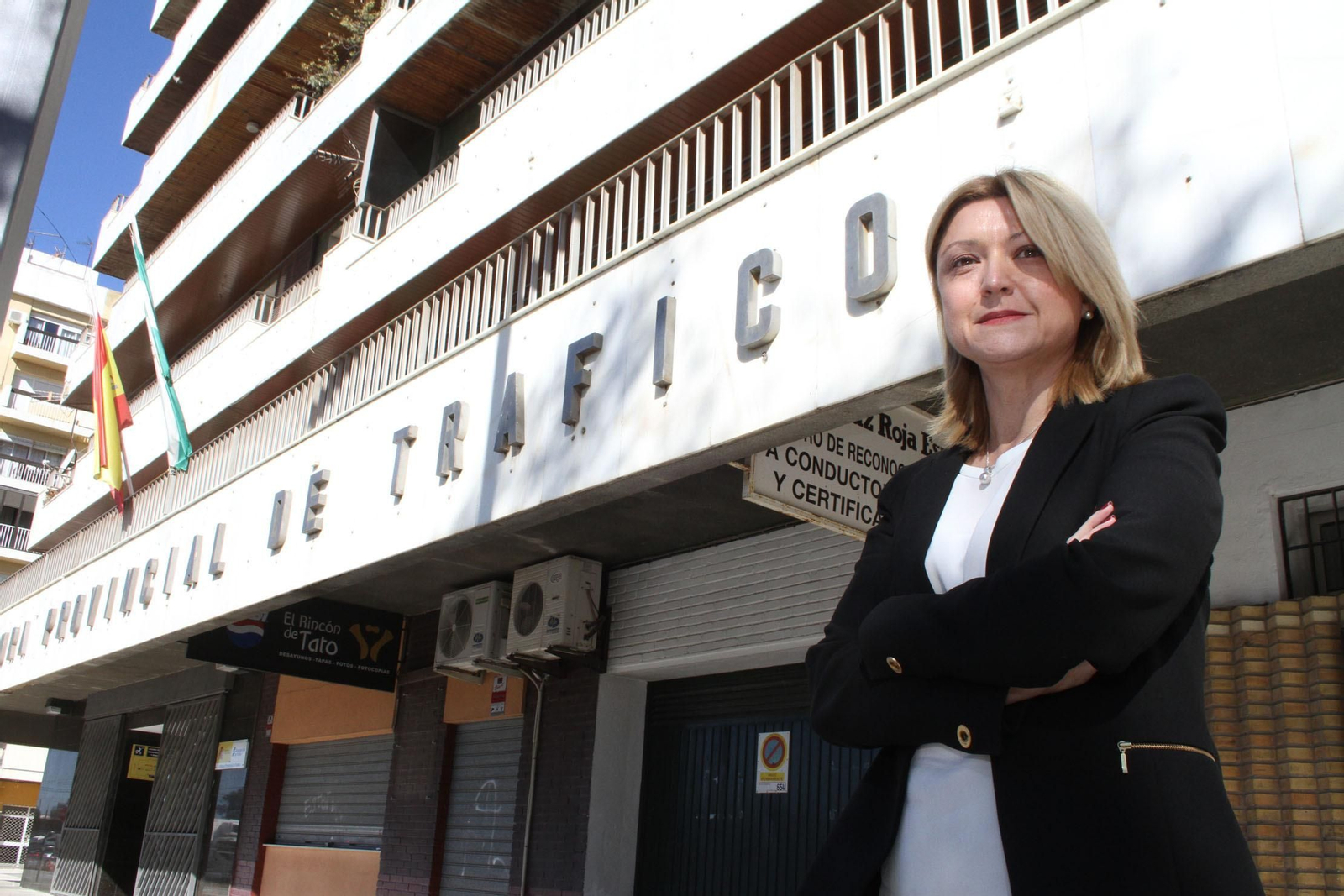 Cristina Gago, a las puertas de la Jefatura de Tráfico de Huelva.