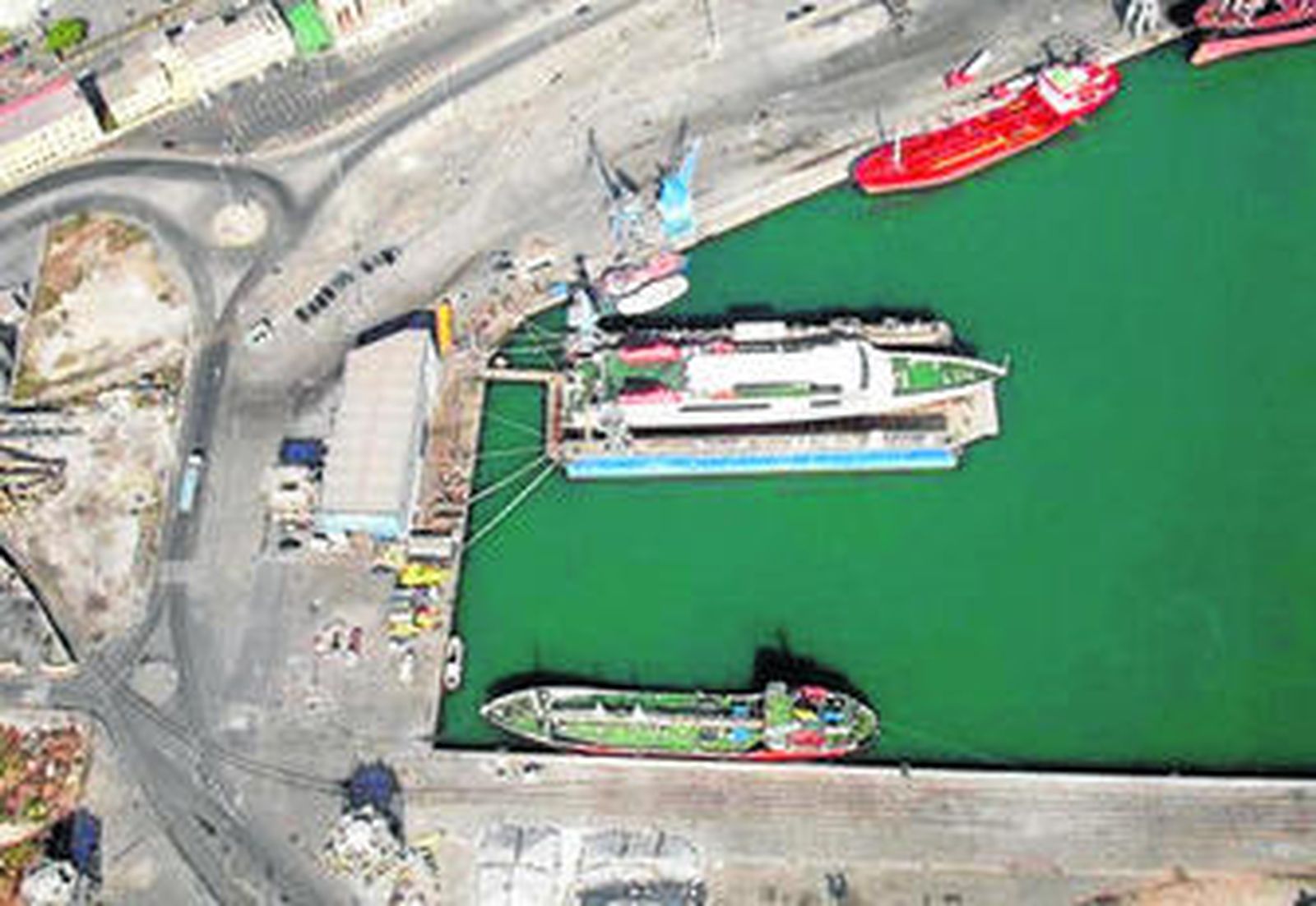 El dique flotante 'Andalucía', en su ubicación habitual.