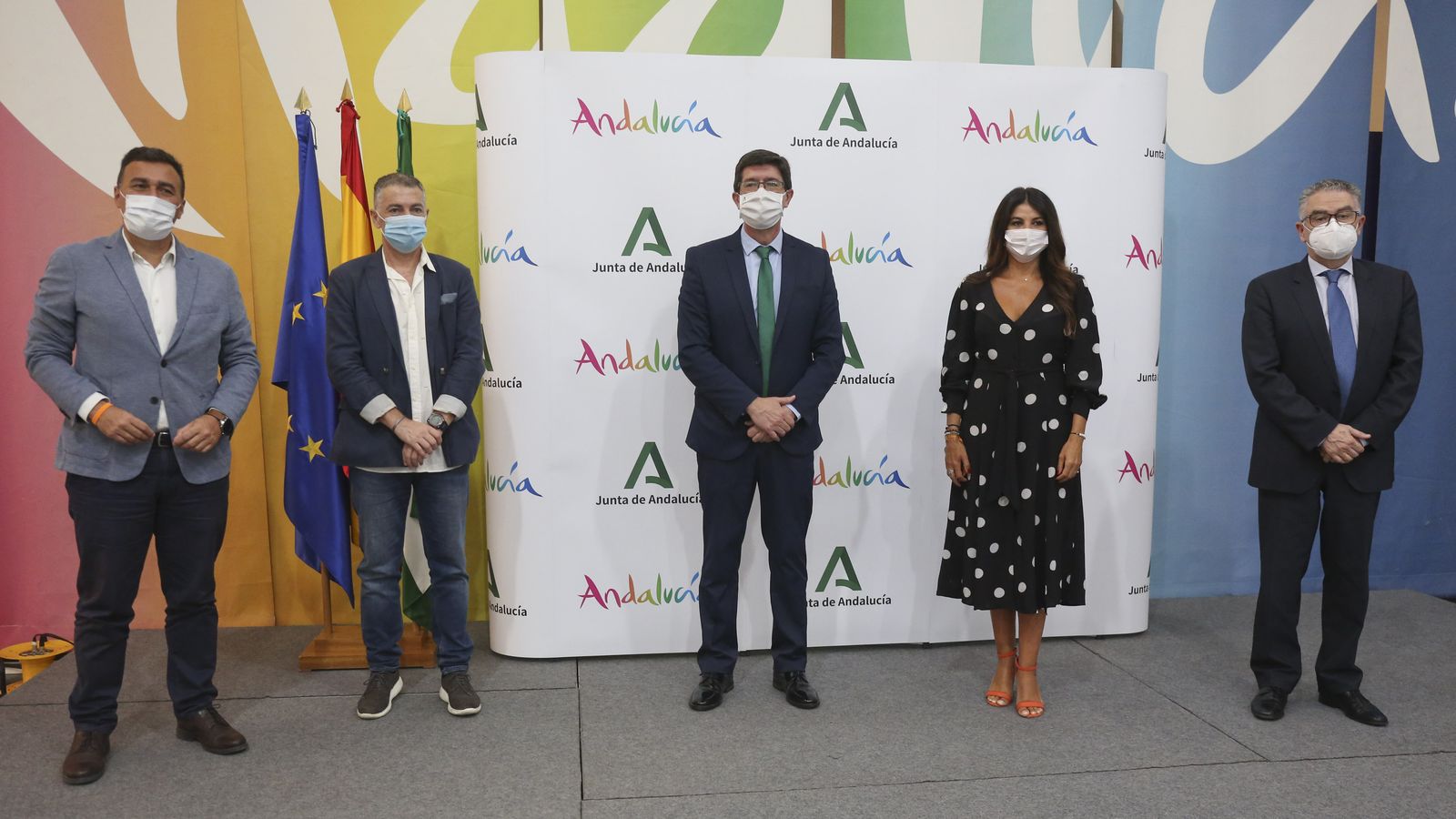 Juan Marín, entre otros responsables de la Consejería, este viernes en Málaga.