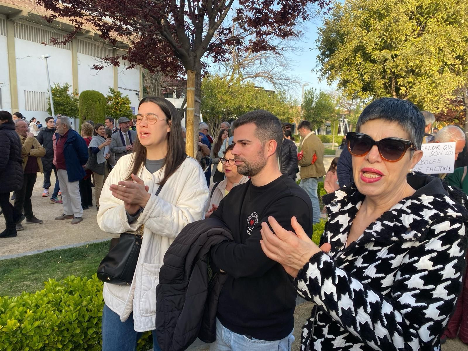 Manifestación en La Alameda contra el paso de ambulancias