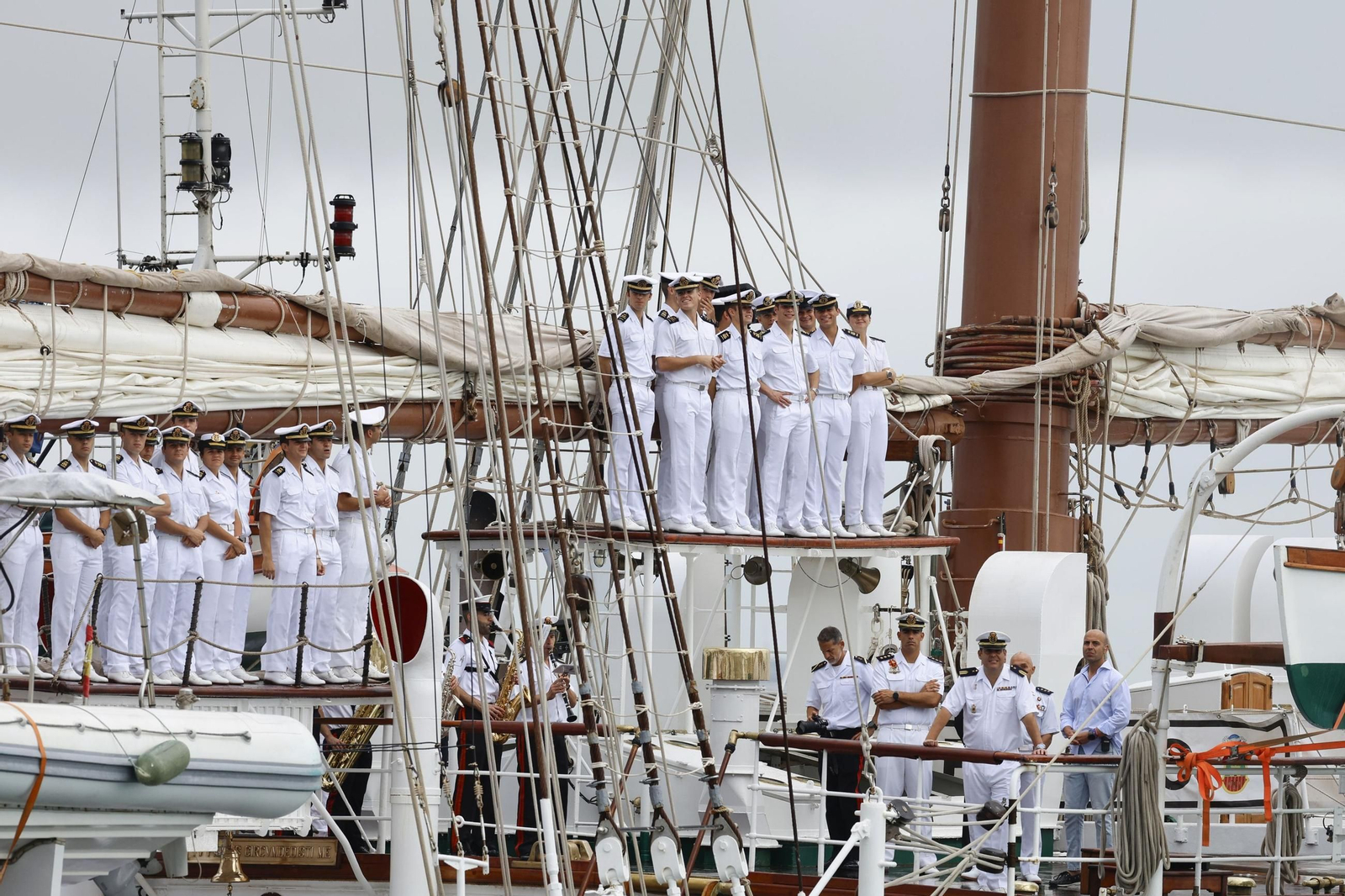 Las imágenes del rencuentro de la reina Letizia y la Princesa Leonor en el atraque del 'Elcano' en Panamá