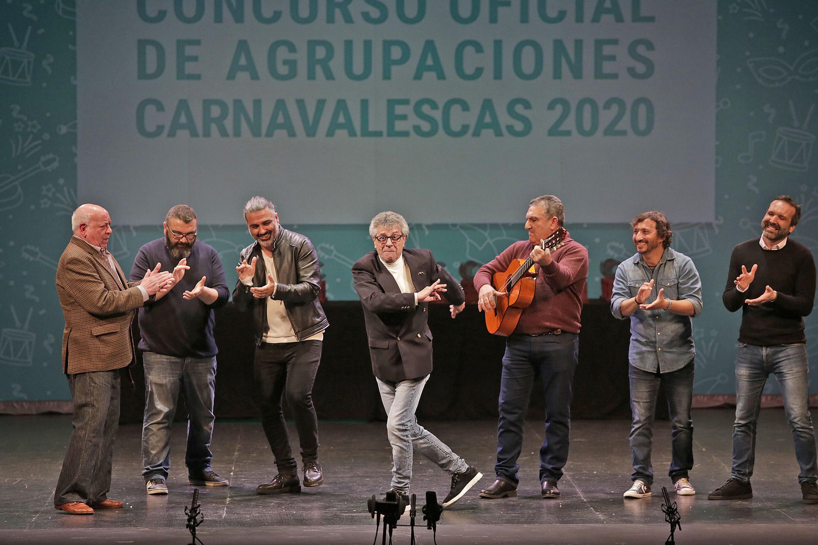 Imágenes de la entrega de los antifaces de oro en el Gran Teatro Falla