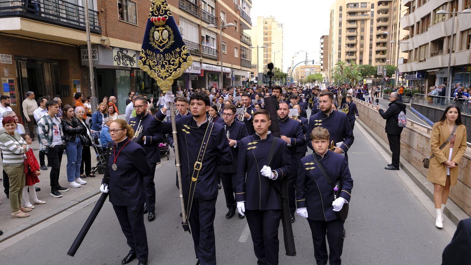 La Borriquita procesiona por las calles de Almería, en imágenes