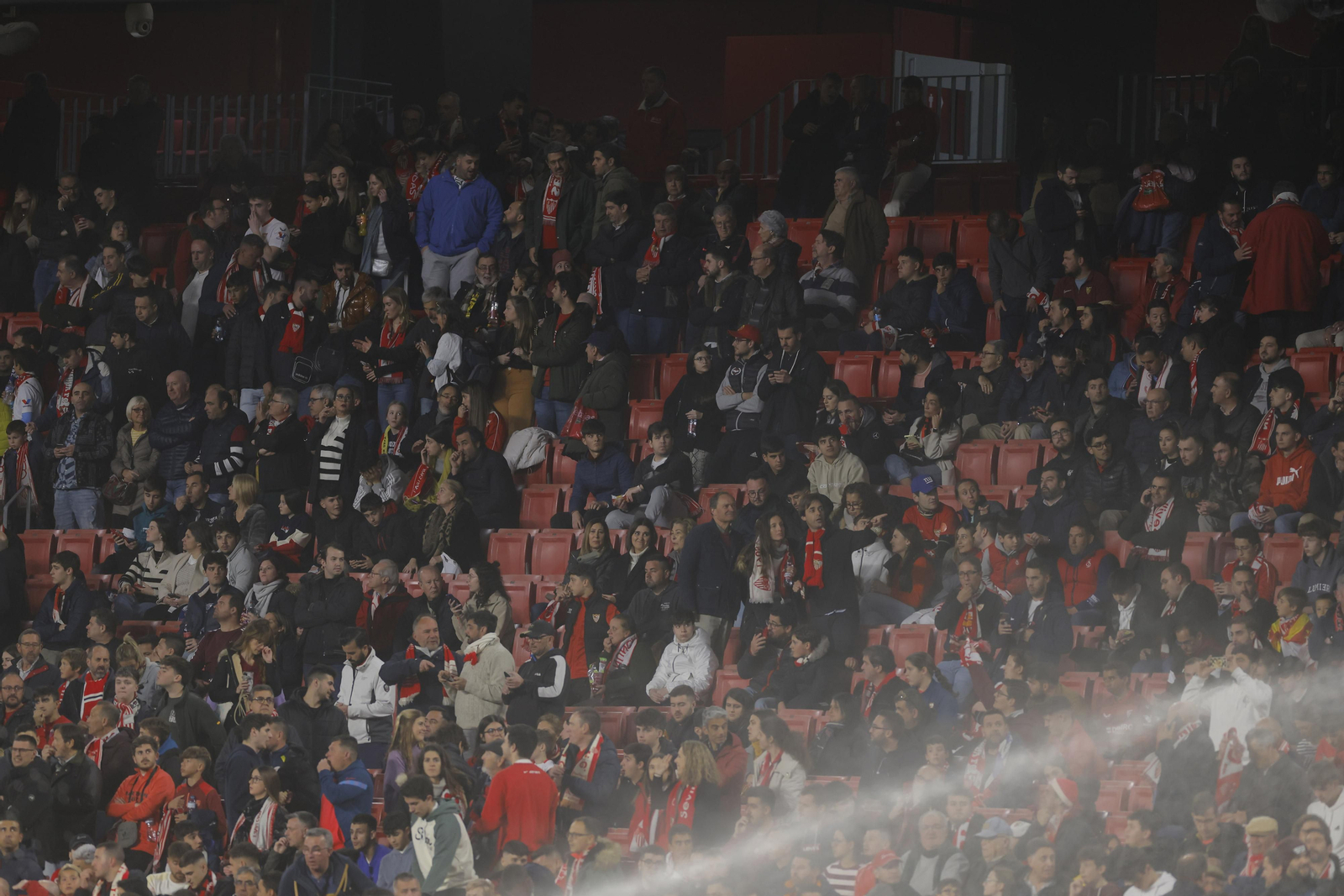 Búscate en las fotos del SEVILLA FC-PSV EINDHOVEN