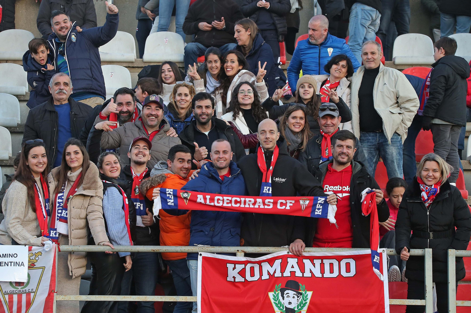 Fotos de la afición durante el Algeciras - Fuenlabrada en el Nuevo Mirador