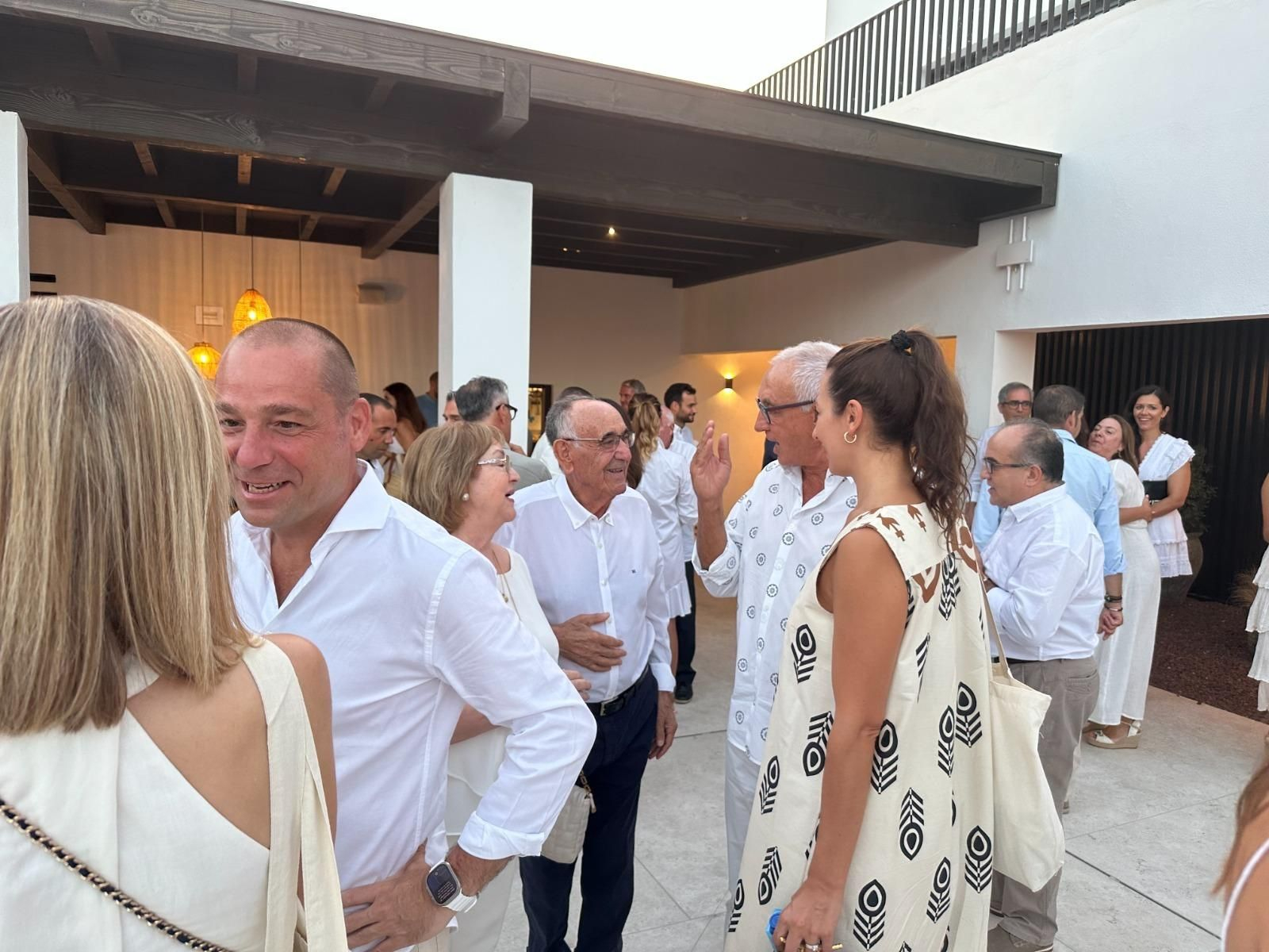 14. Descubre el Club Social de Macenas Mediterranean Resort de Cosentino