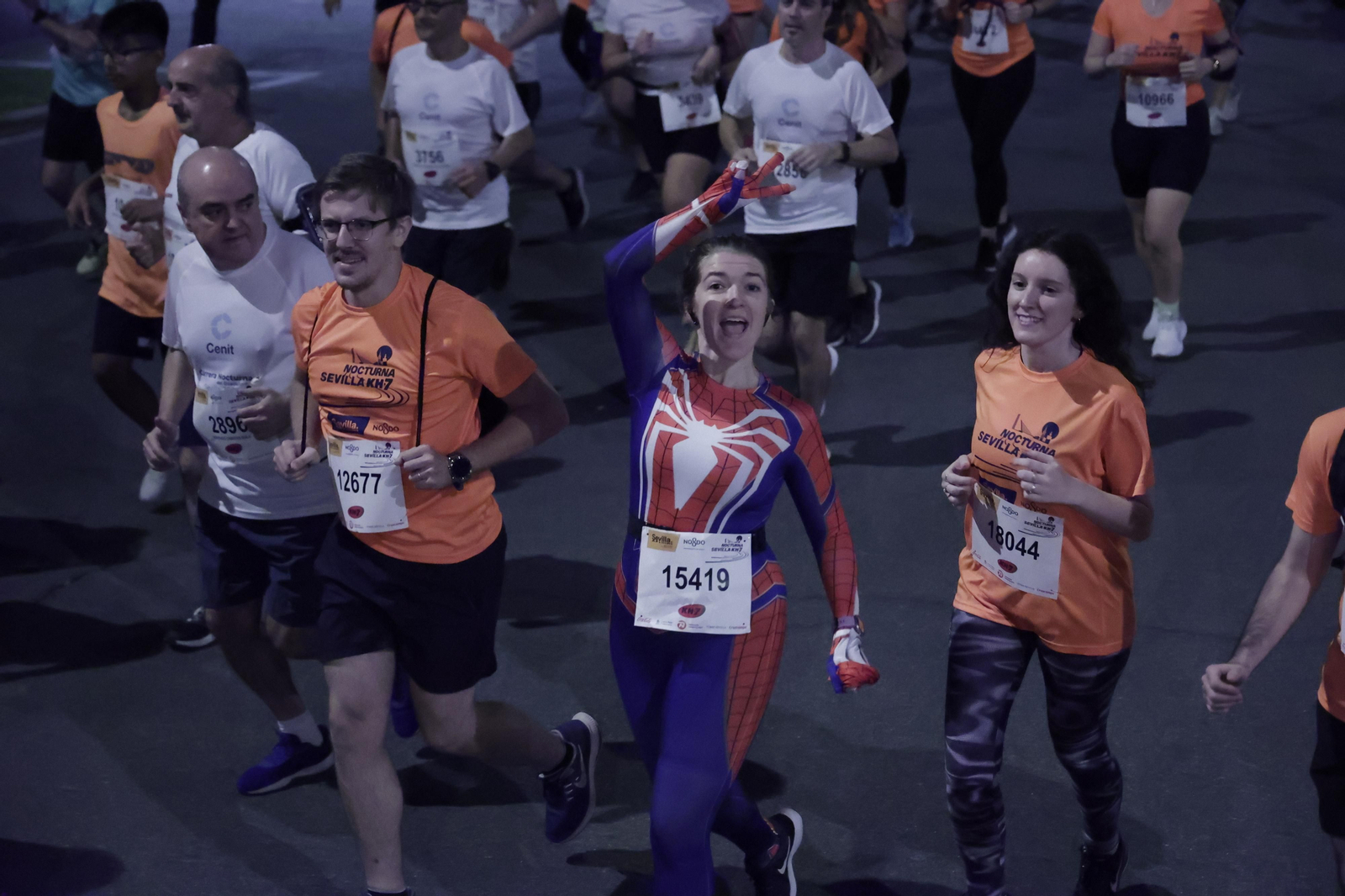 Búscate en la Carrera Nocturna de Sevilla (8)