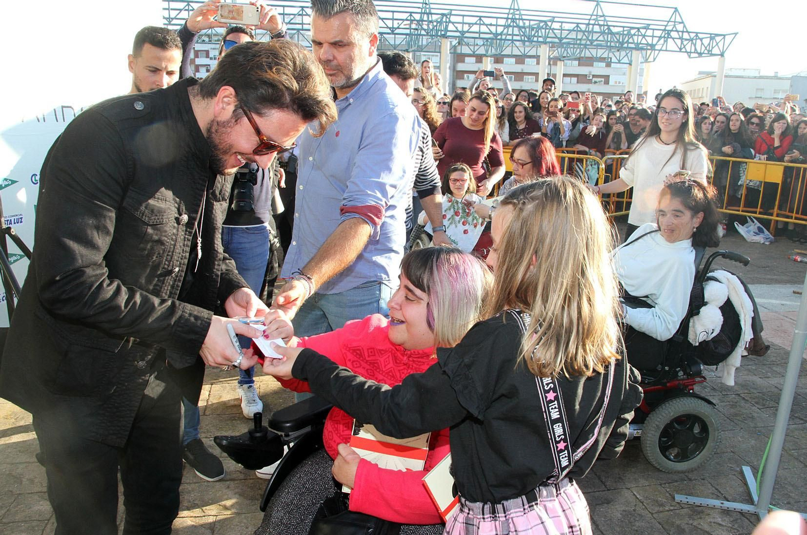 Manuel Carrasco firma sus discos, en imágenes