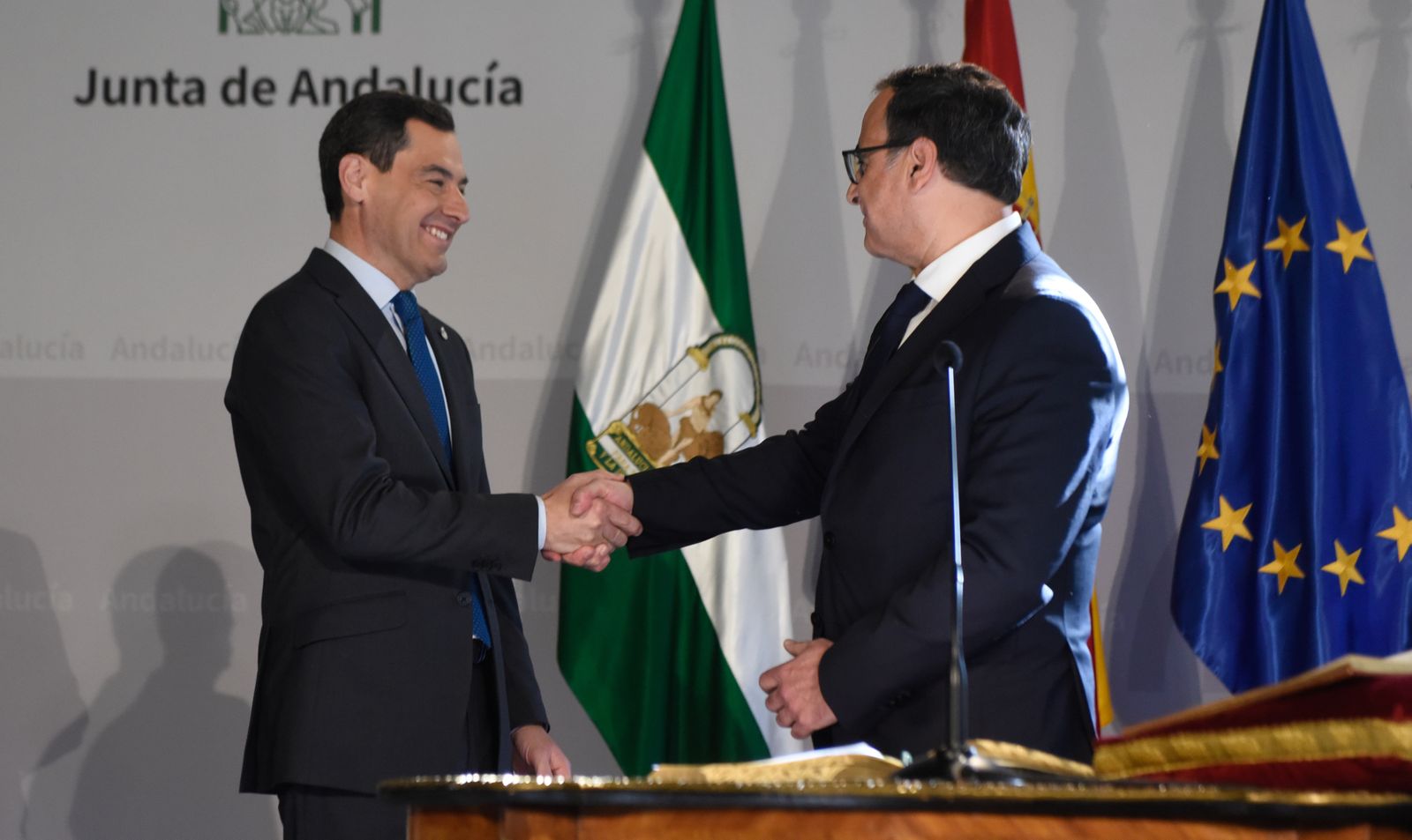 El rector de la Universidad de Almería, José Joaquín Céspedes, ha tomado posesión de su cargo