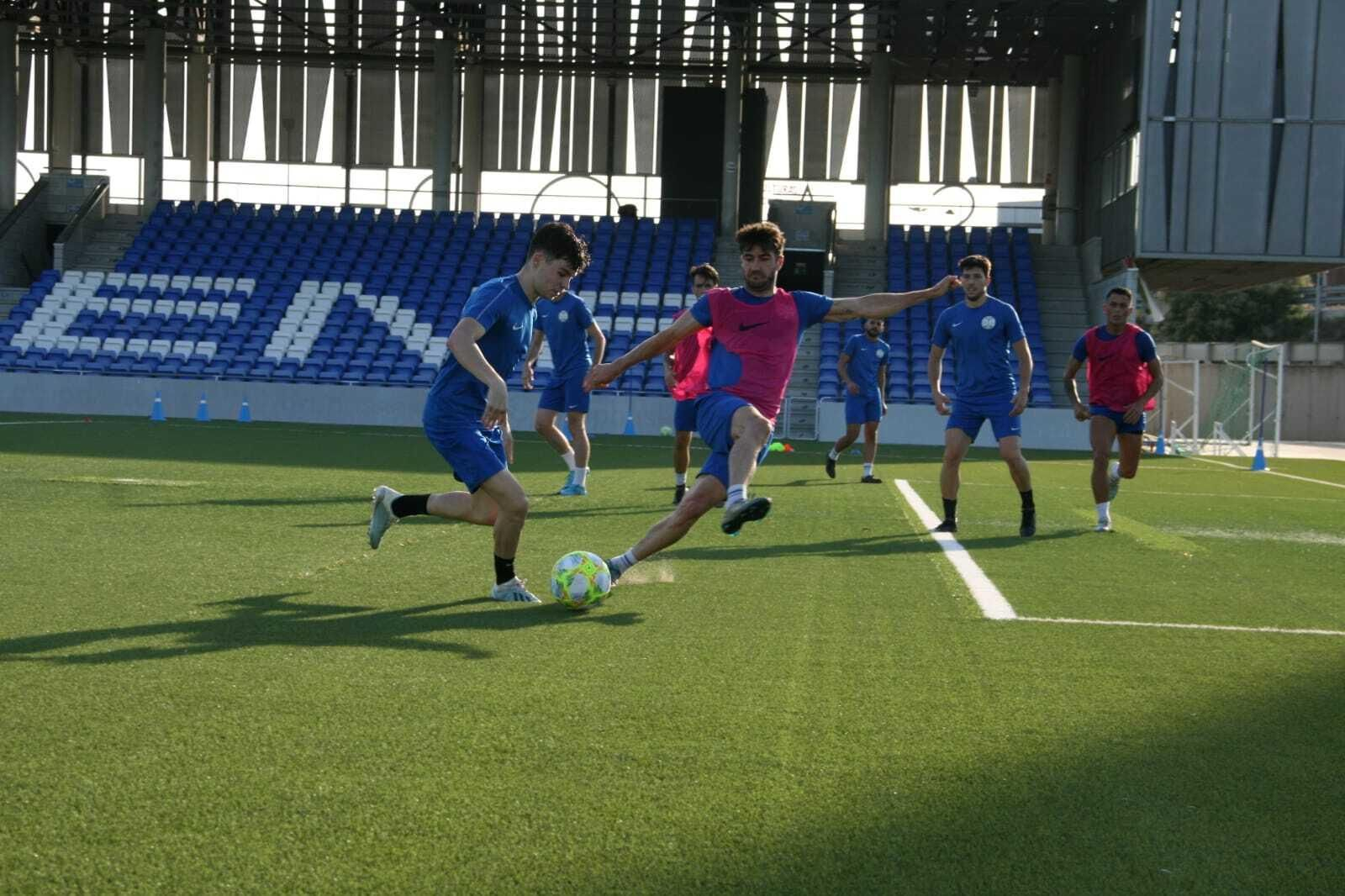 Los jugadores del Ciudad de Lucena se ejercitan ya pensando en el 'play off'.