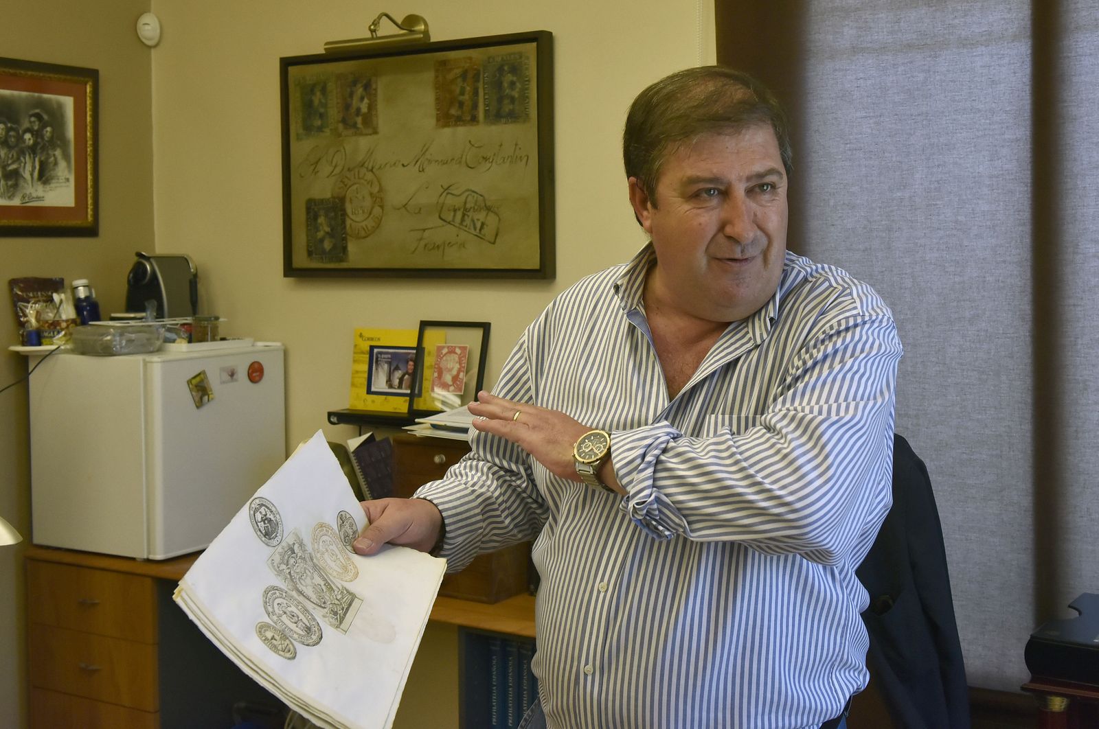 Mario Mirman, en su oficina, durante un momento de la entrevista.
