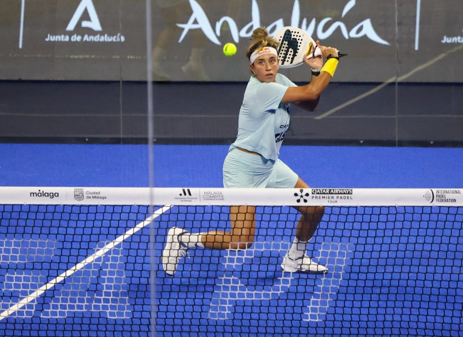 El adiós de la reina Carolina Navarro en Málaga