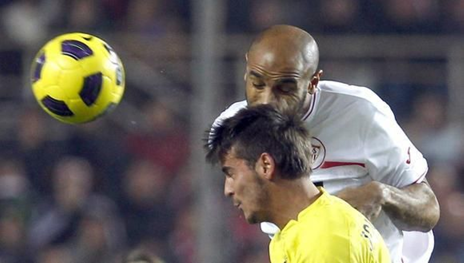 El Sevilla celebra la vuelta de Sergio Sánchez a los terrenos de juego con el pase a las semifinales de Copa del Rey ante el Villarreal (3-0). / EFE