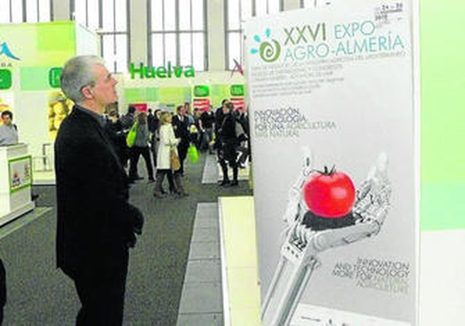 La Cámara mostró en Fruit Logistica 2010 el cartel de la Expo Agro, que al final se ha pospuesto a abril.