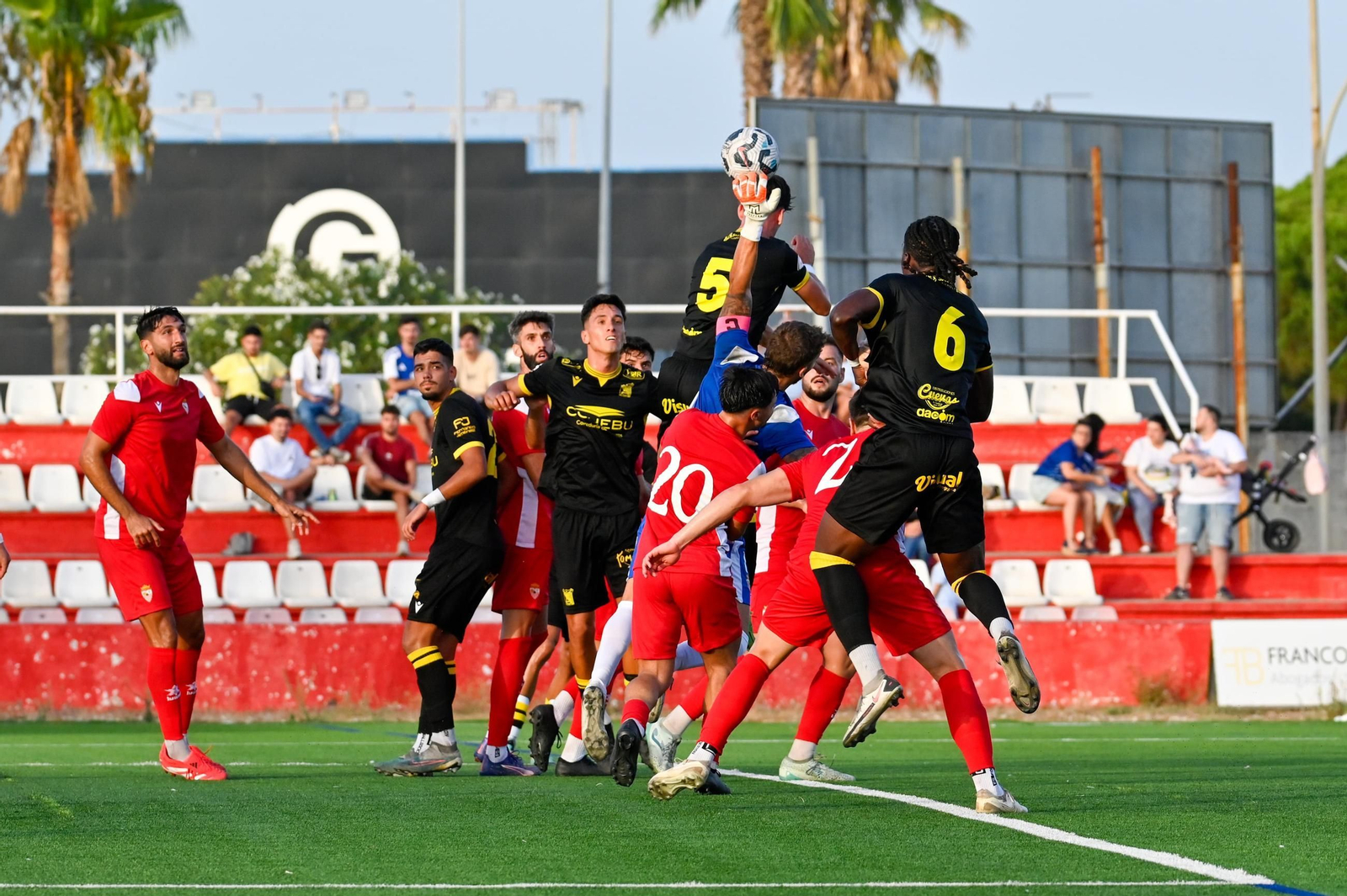 Imágenes del Racing Portuense-Atlético Sanluqueño del XLIX Trofeo Ciudad de El Puerto