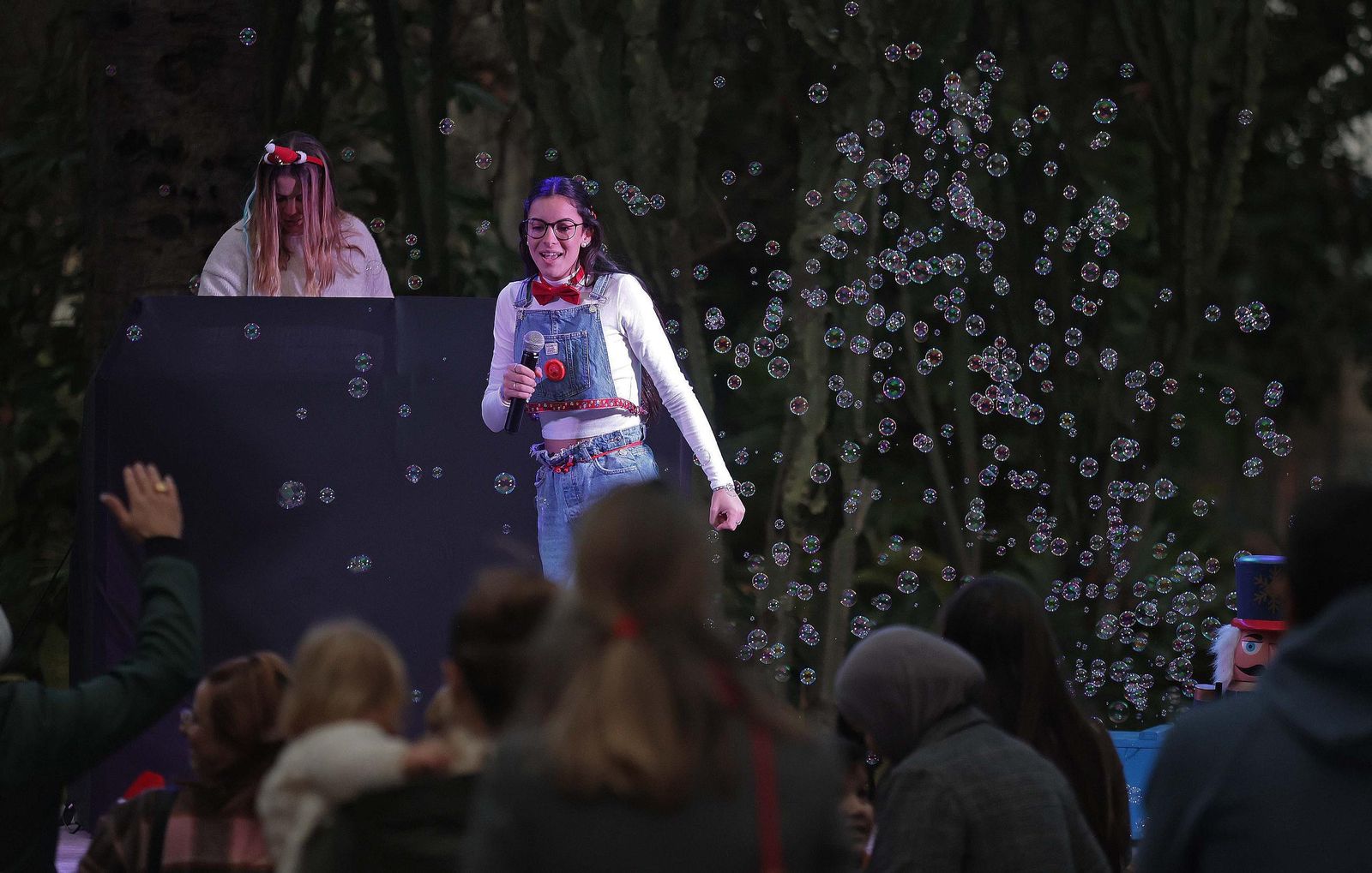 Las fotos del cantajuegos navideño en el Parque María Cristina de Algeciras