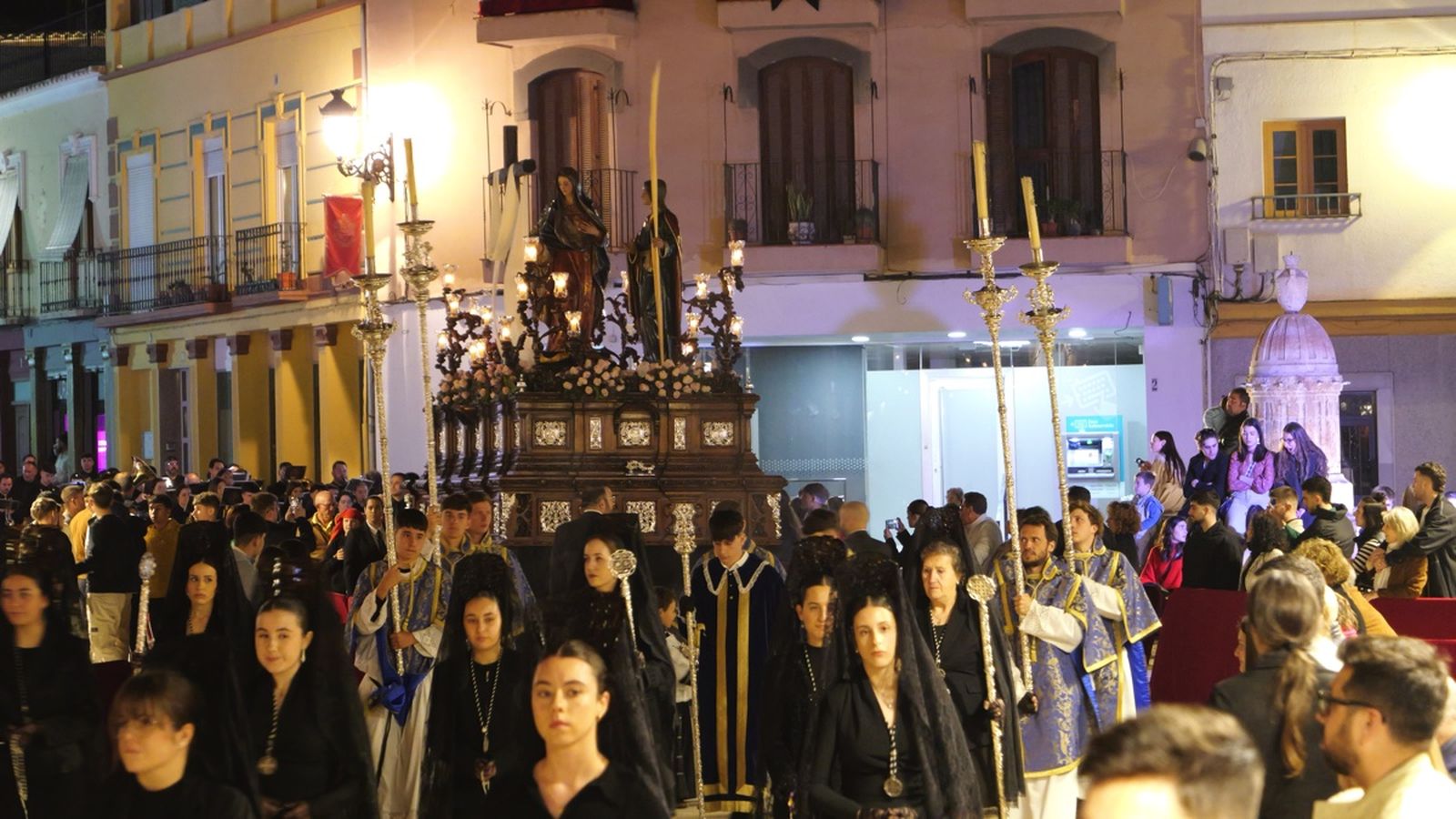 Emocionante procesión del Viernes Santo en Berja.