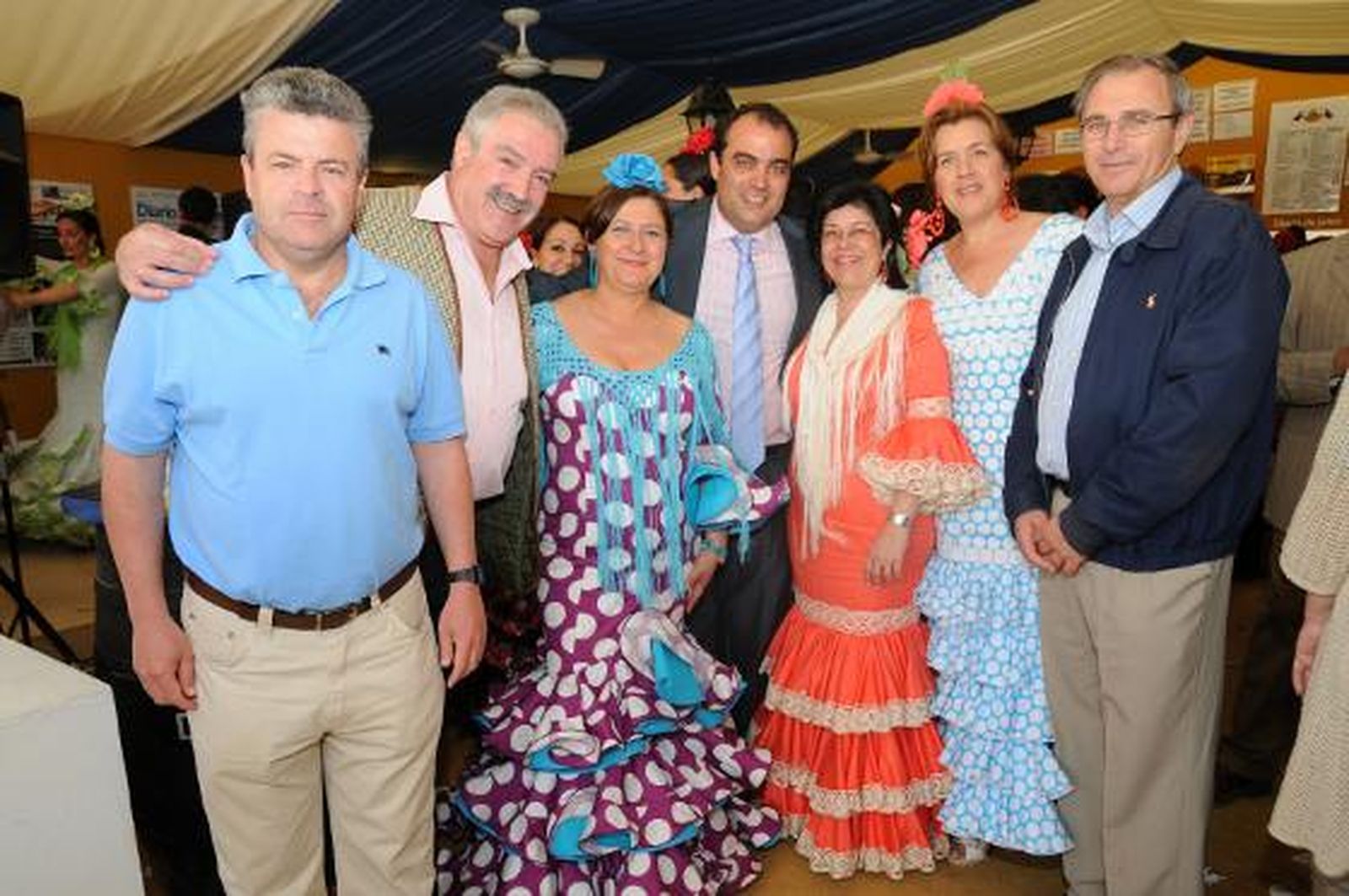 José Rodríguez Carrión, director de la Escuela de Relaciones Laborales, el arquitecto Florencio Iniesta con su esposa, Manuela Nowell y el doctor Javier Ramírez, con su esposa y David Fernández.

Foto: Manuel Mateo