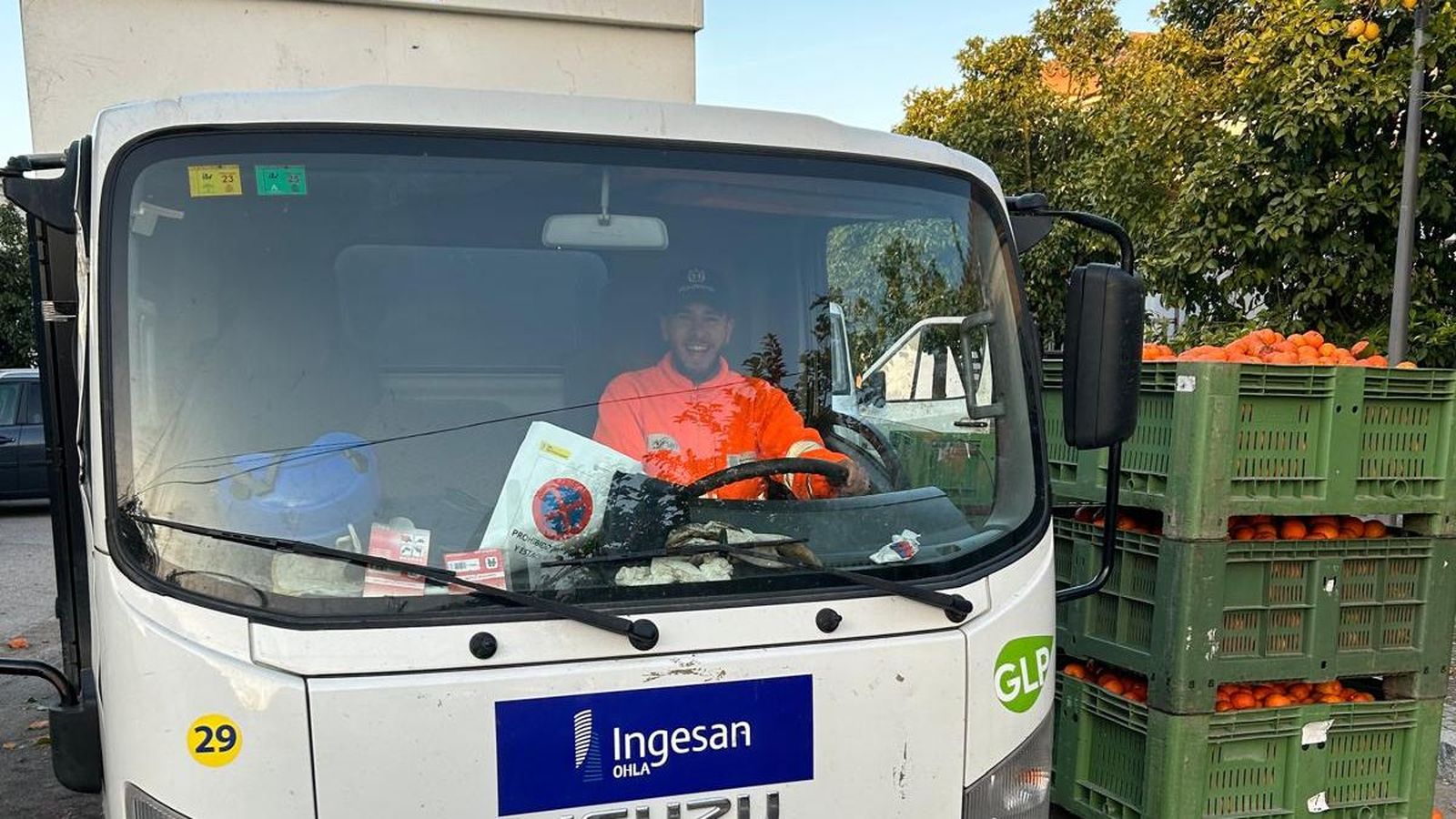 Camión de recogida de naranjas.