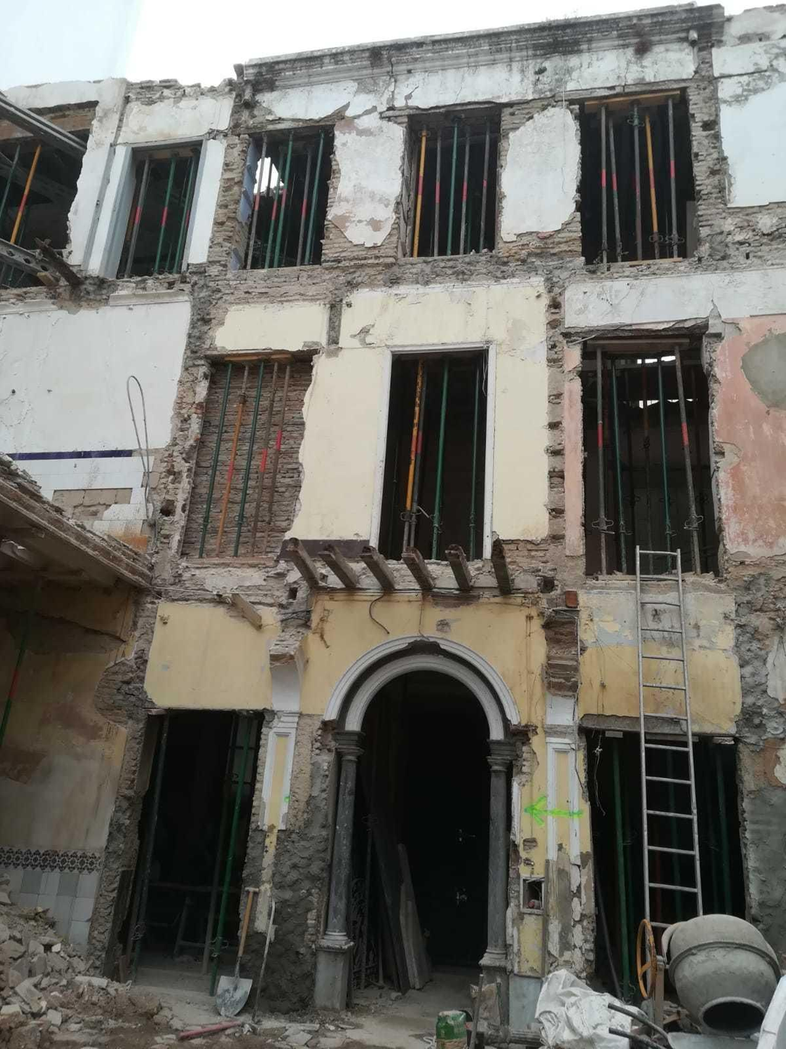 Los restos de la primera crujía