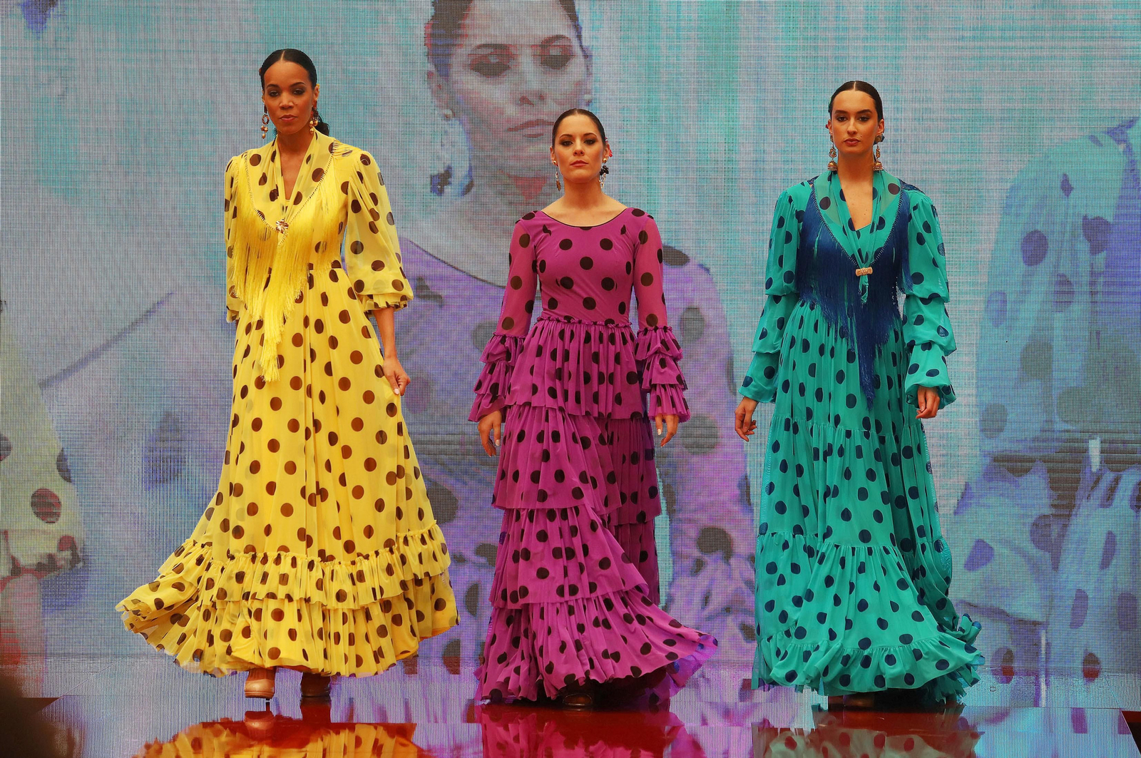 Huelva Flamenca 2023. Imágenes del desfile benéfico de El Ajolí a favor de Cruz Roja Española