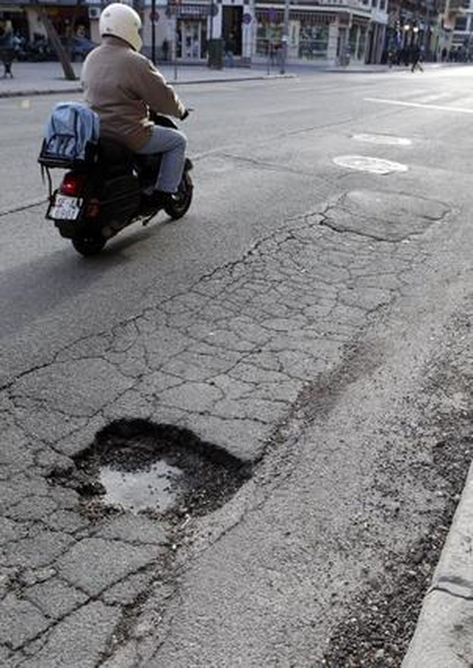 pequeño socavón en la zona de Escuelas Pías.

Foto: Antonio Pizarro