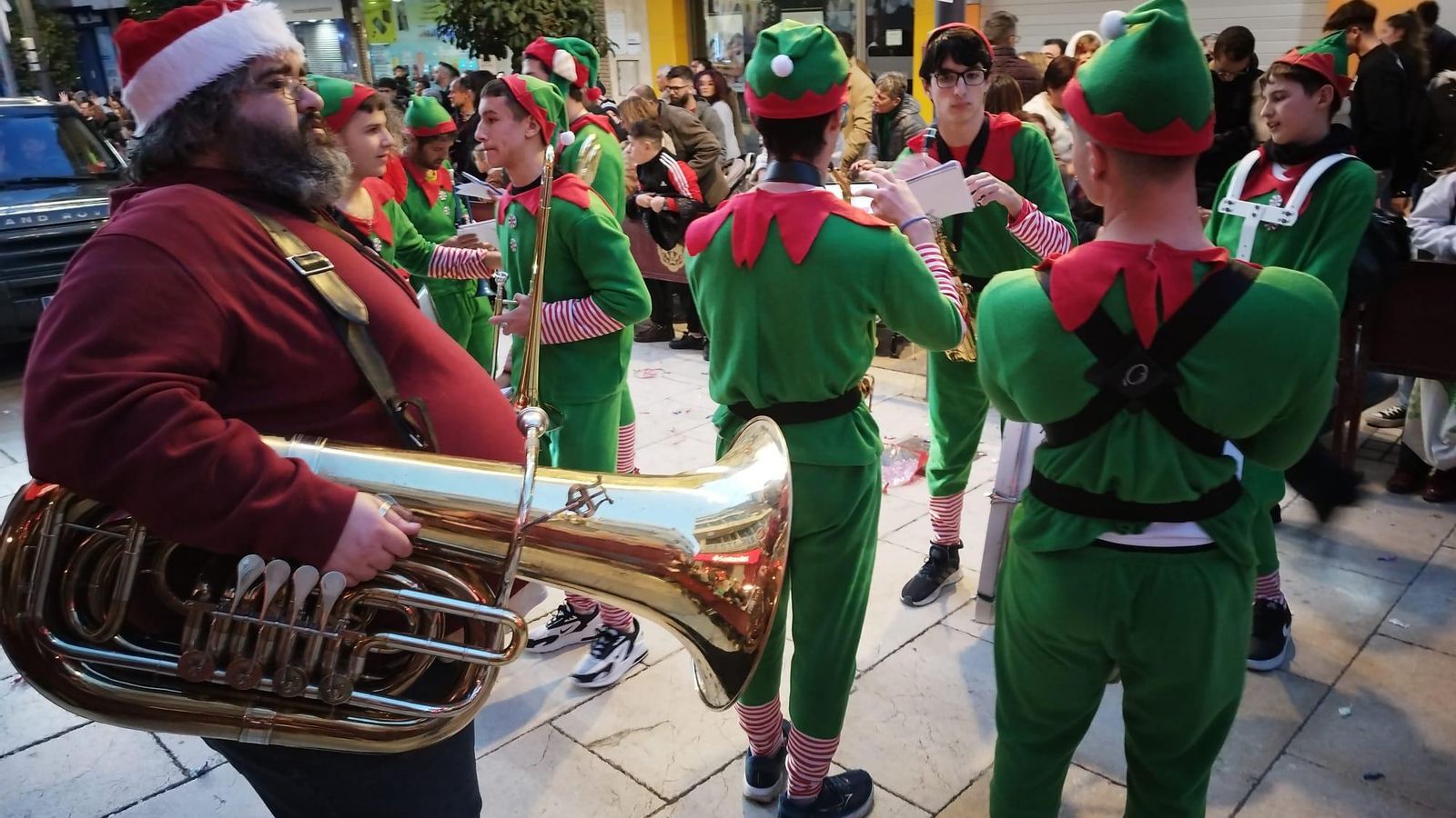 Las calles de Vélez-Málaga se llenan para recibir a los Reyes Magos
