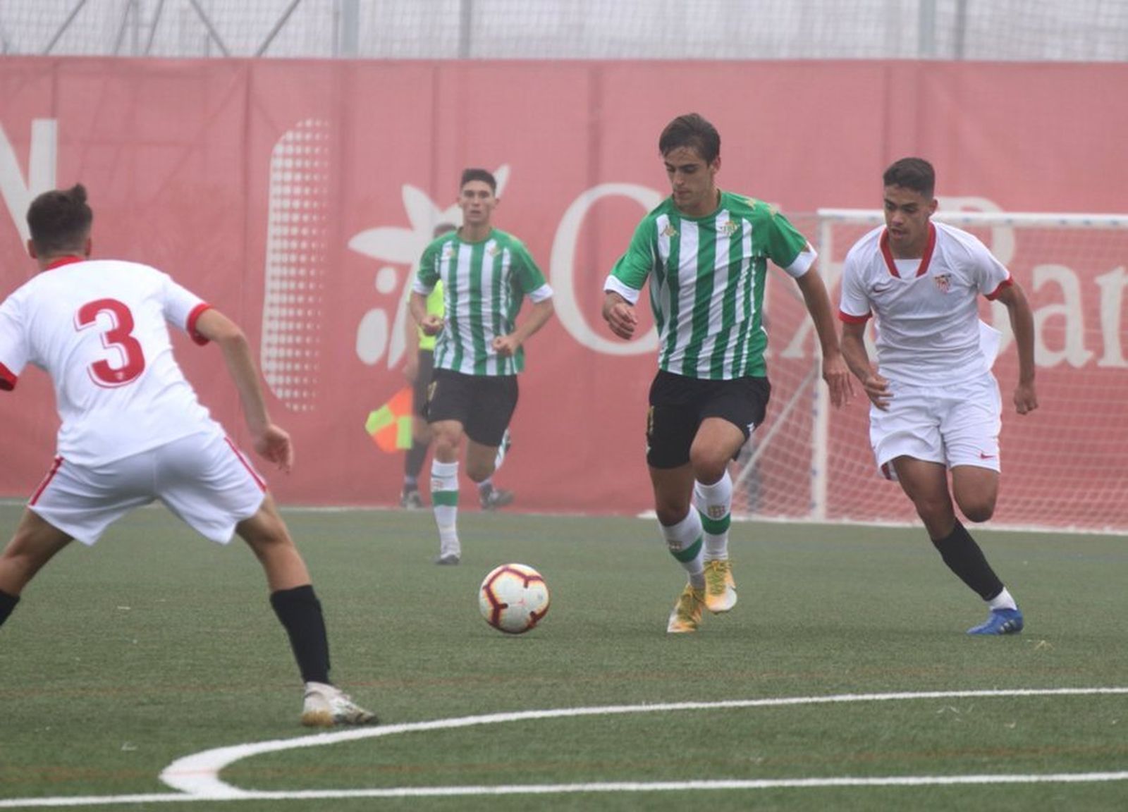 Una imagen del partido disputado en la ciudad deportiva sevillista.