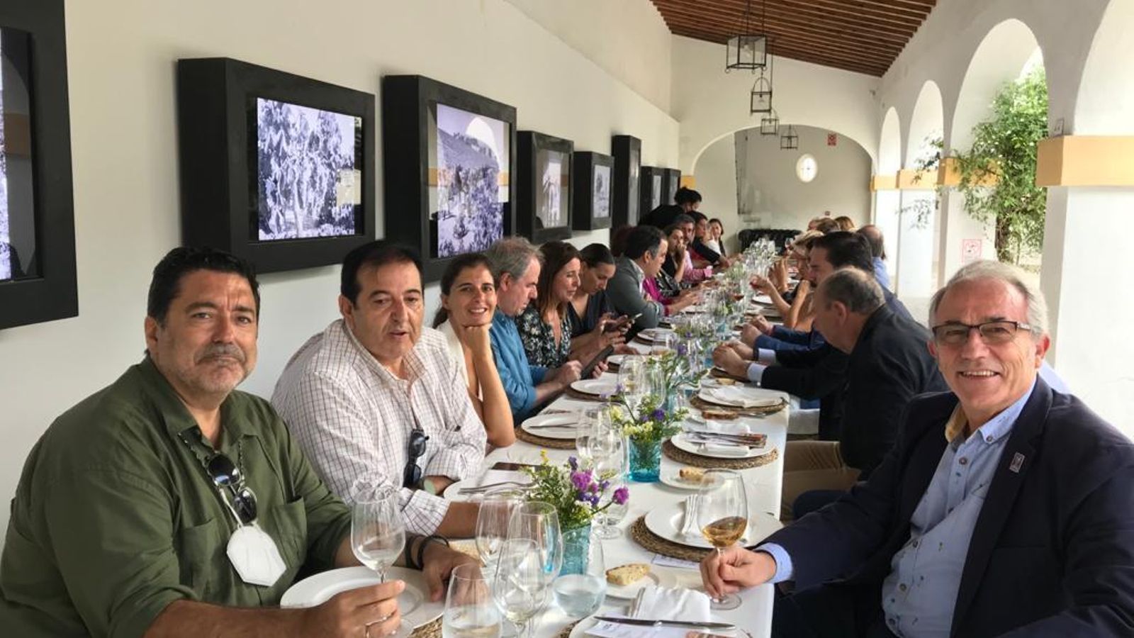 Invitados a un evento gastronómico-literario en las bodegas de Tradición.