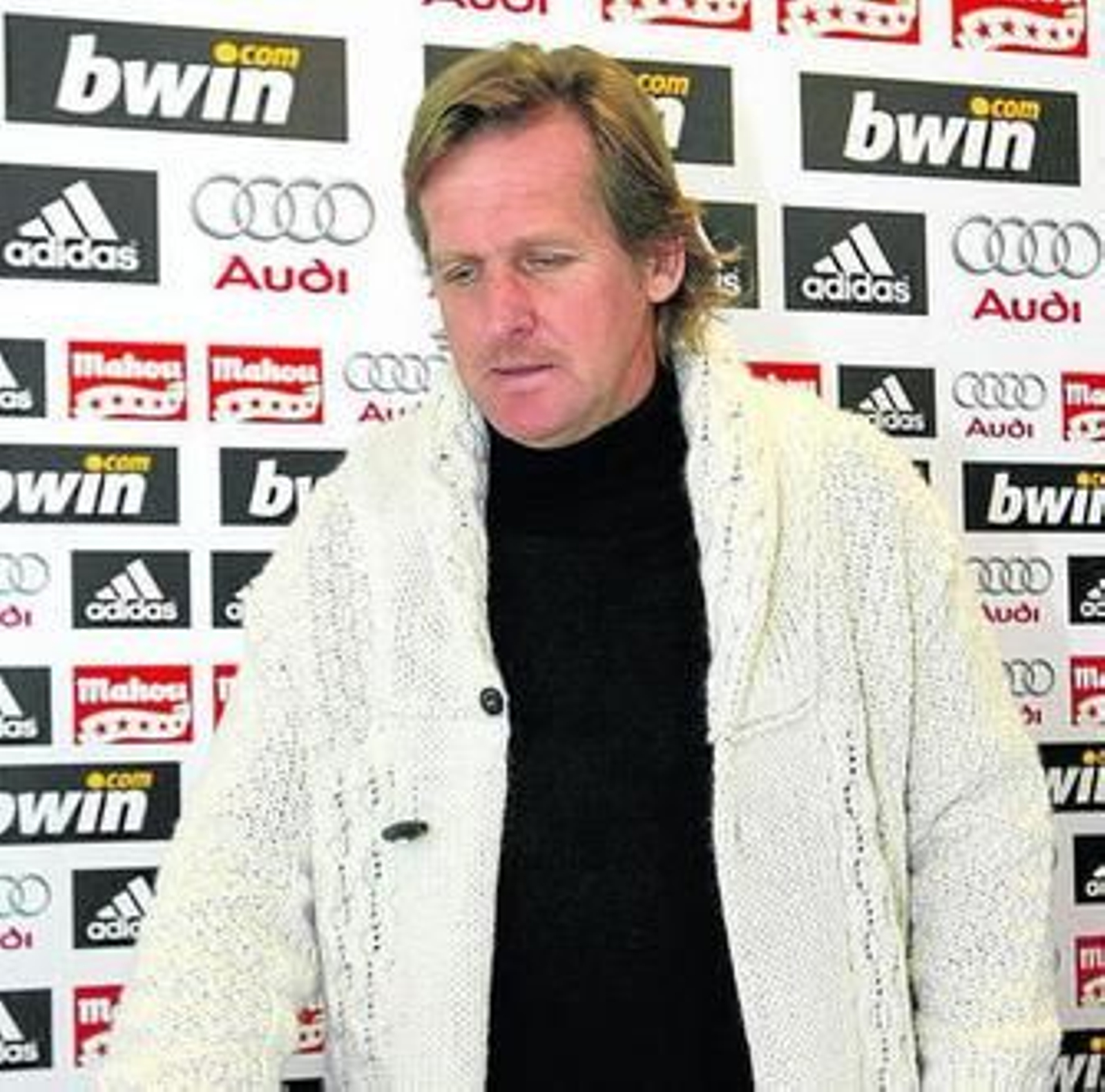 Schuster ve complicado su entrada en el club.