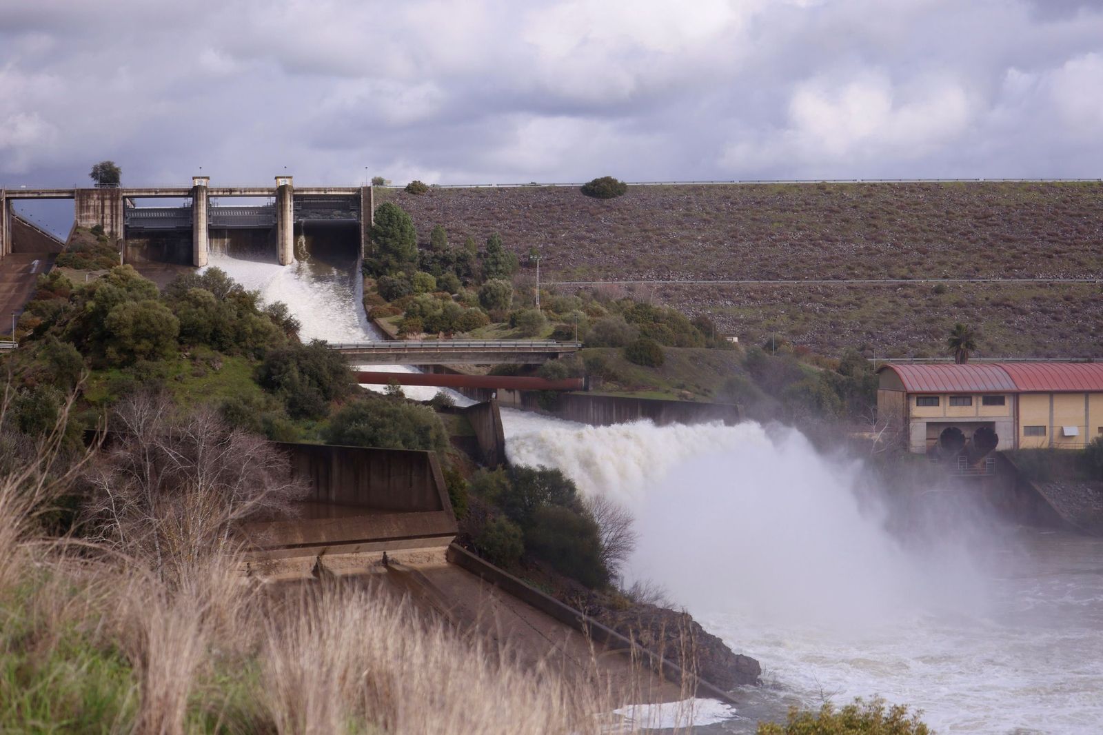 Las espectaculares imágenes del desembalse de San Rafael de Navallana en Córdoba