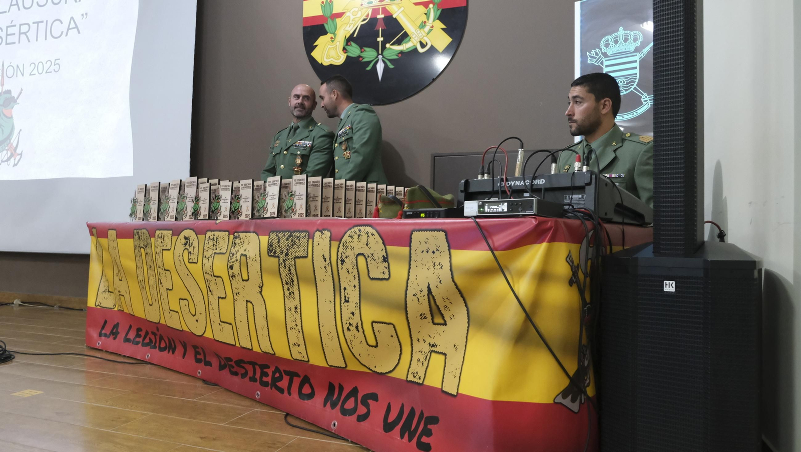 La Legión Española rinde tributo a los 'desérticos' en su gala, en imágenes