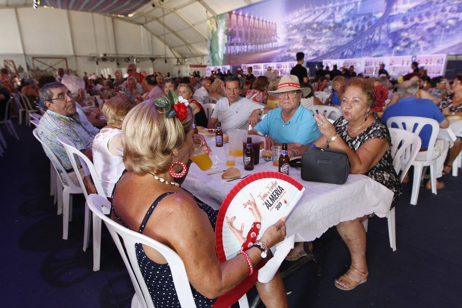 Fotogalería comida homenaje a los mayores. Feria de Almería 2019