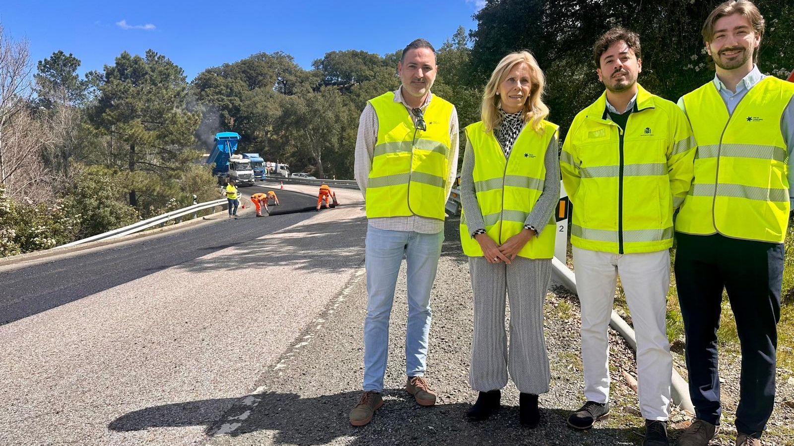 La subdelegada del Gobierno en Huelva, María José Rico, este miércoles en la N-435.