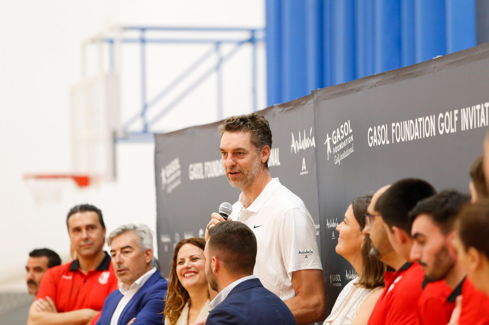 Fotos del encuentro de Pau Gasol con niños en el pabellón de San Roque