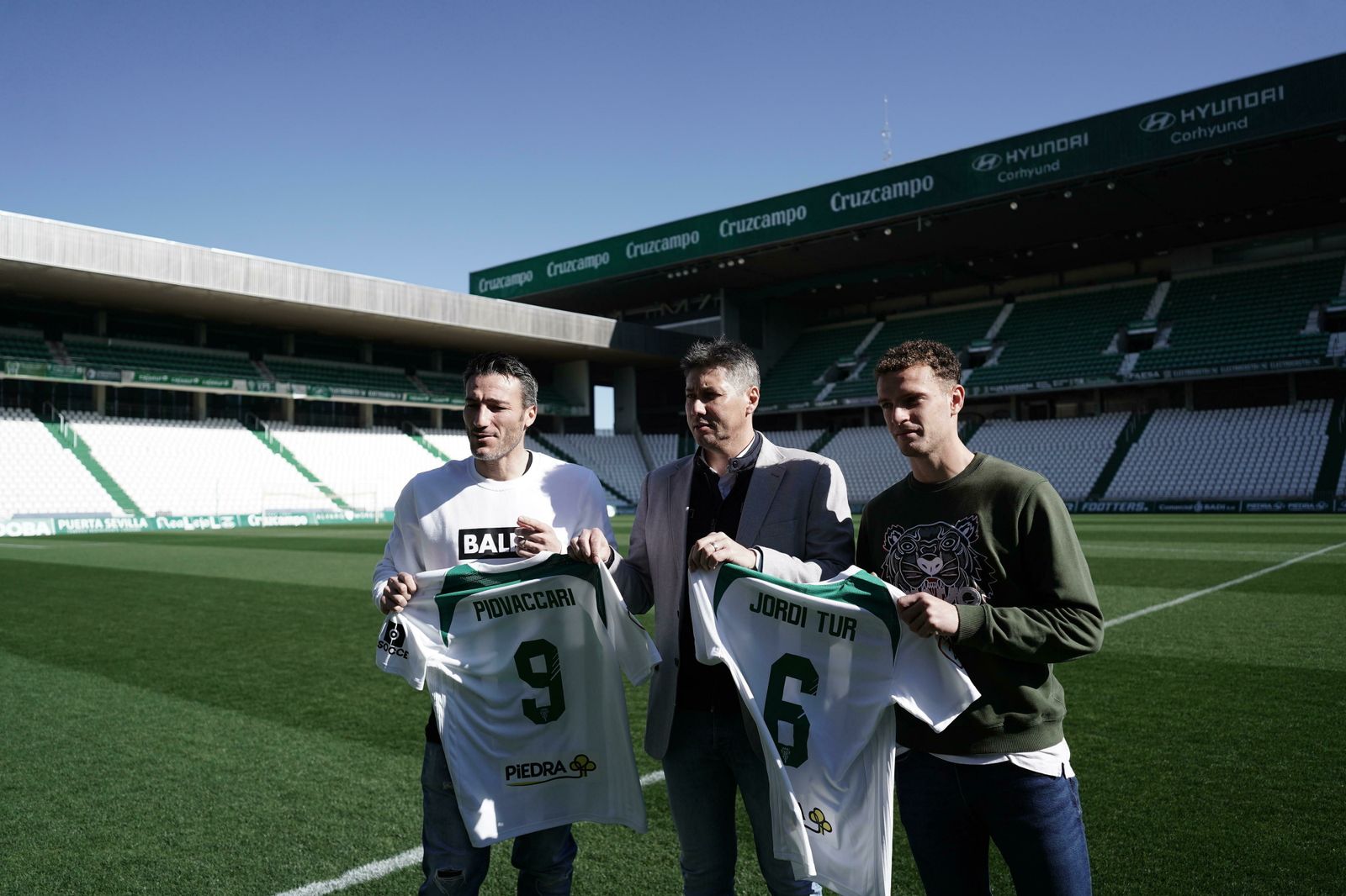Las fotos de la presentación de Piovaccari y Jordi Tur con el Córdoba CF