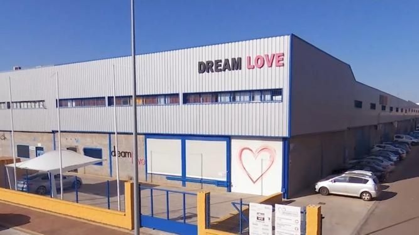 Nave de la empresa sevillana distribuidora de juguetes eróticos Dream Love.