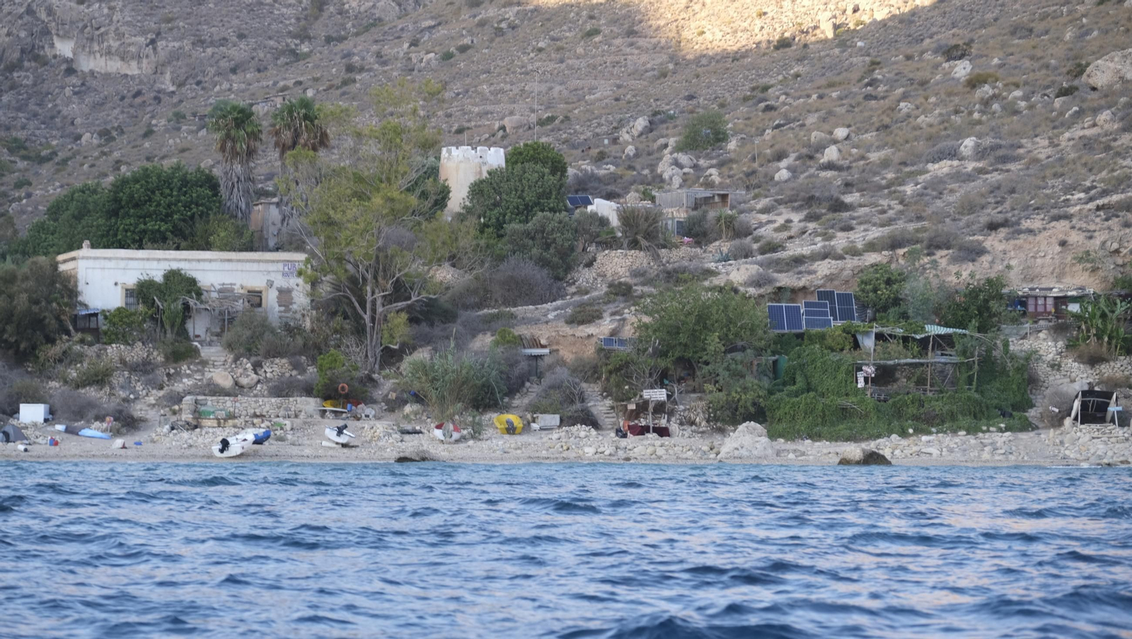 Una jornada con el servicio marítimo de la Policía Local de Níjar, en imágenes