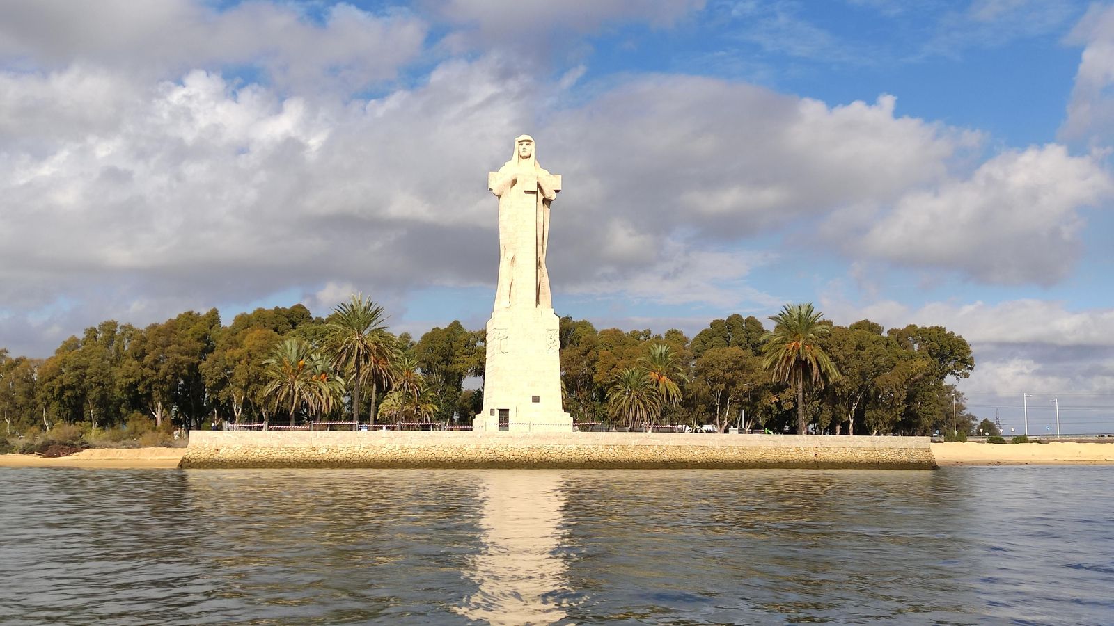 Monumento a Colón en la Punta del Sebo.