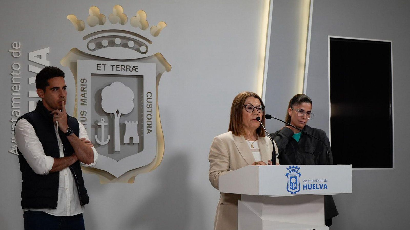 Daniel Juan León, María Domínguez y María de la O Rubio en la presentación.
