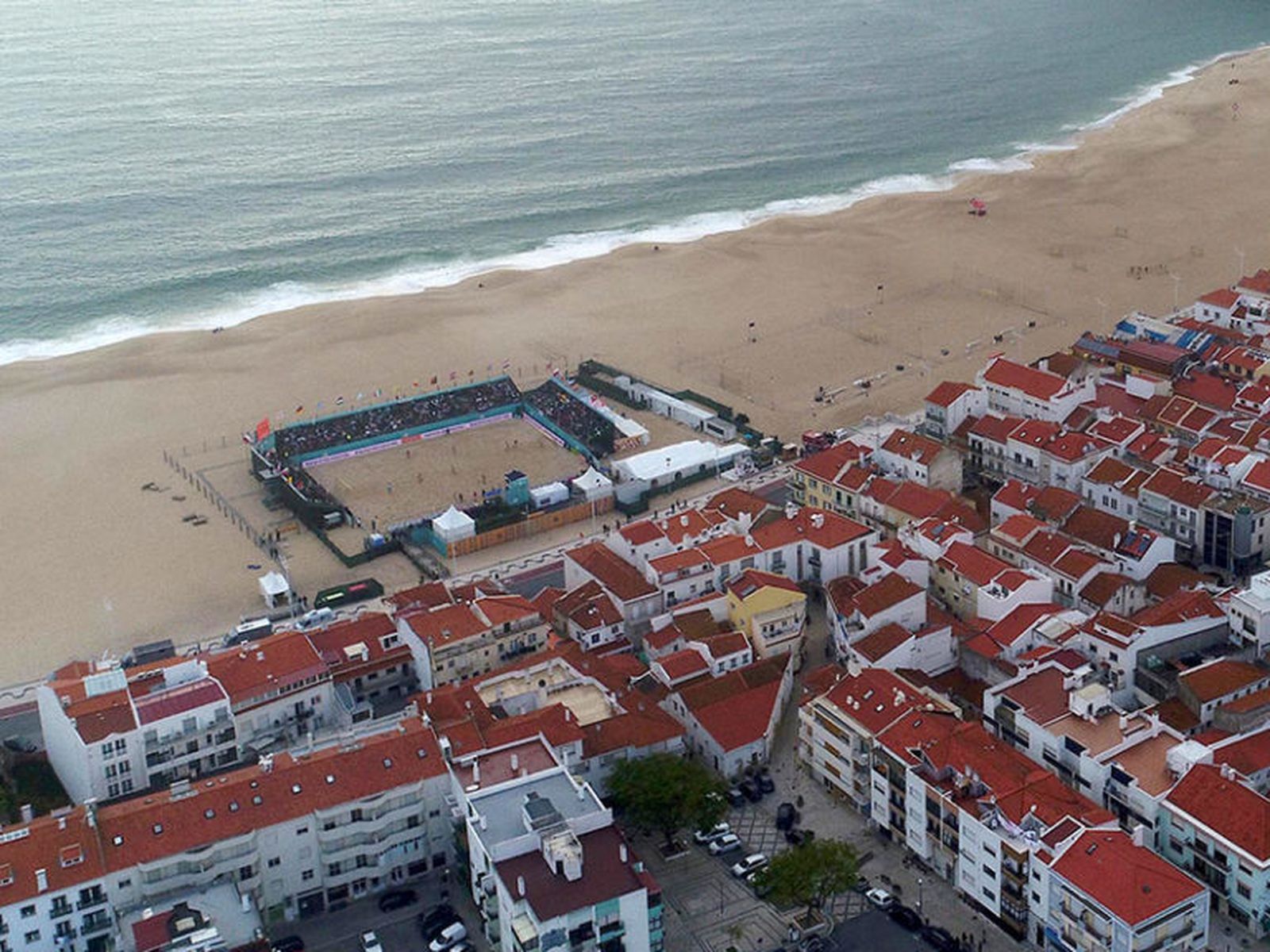 Campos de balonmano playa de Nazaré.