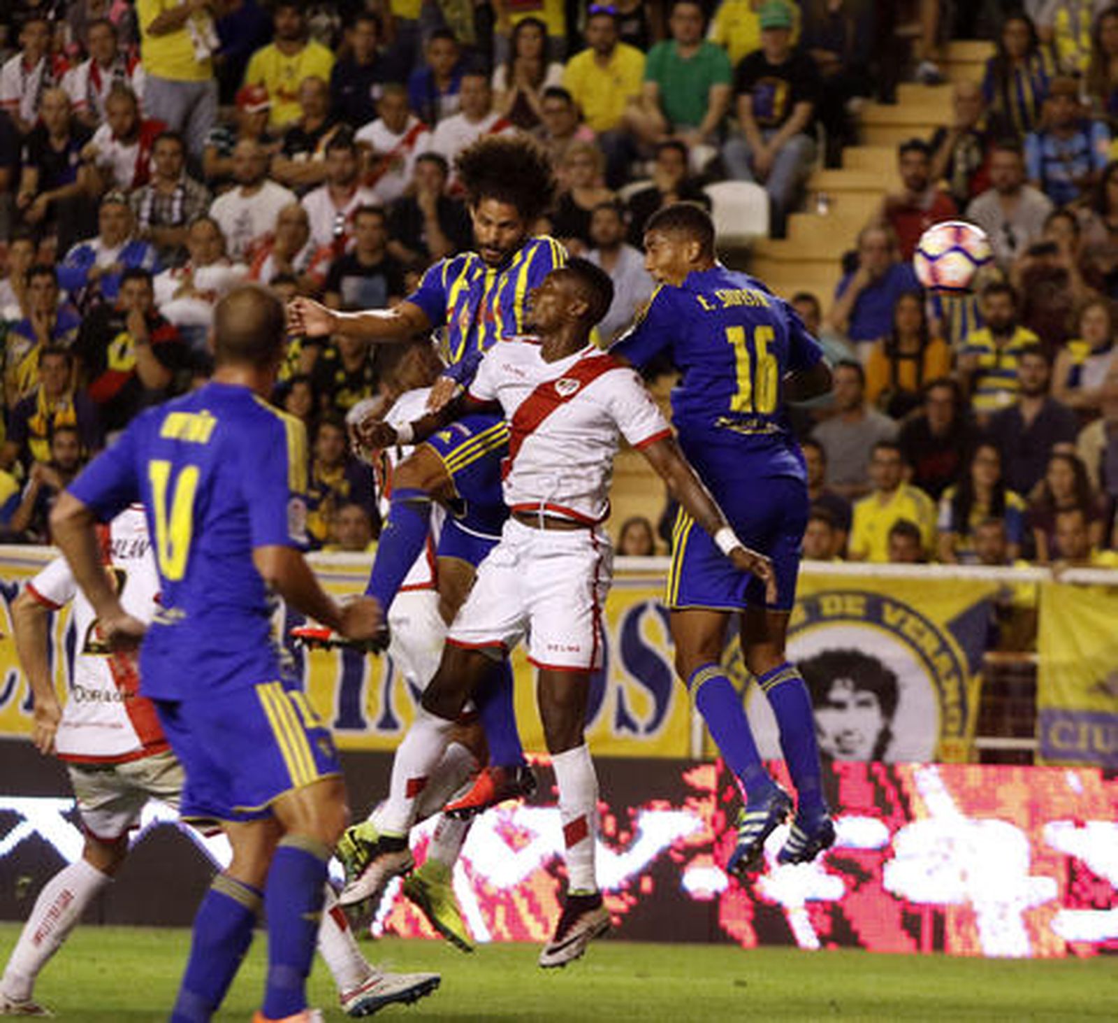 El Cádiz, sin intensidad ni ideas, ofrece una penosa imagen en Vallecas (3-0)

Foto: LOF
