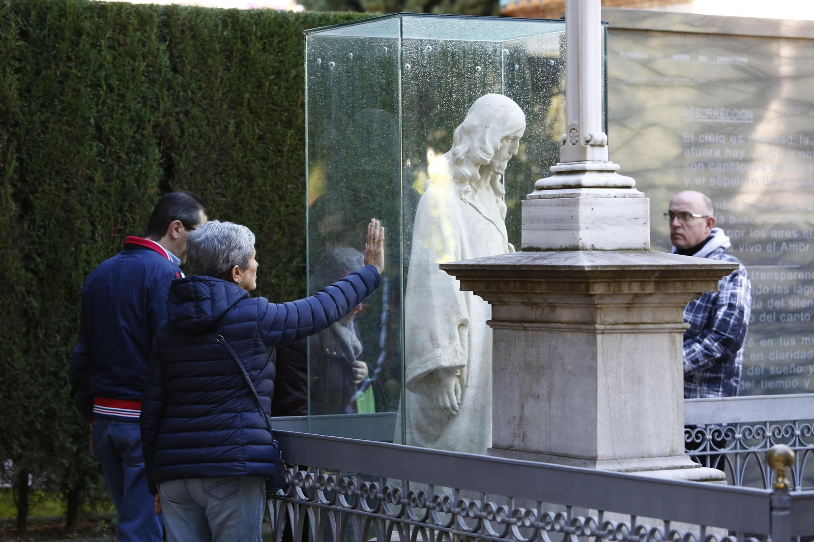 Las imágenes de Día de todos los santos en el cementerio