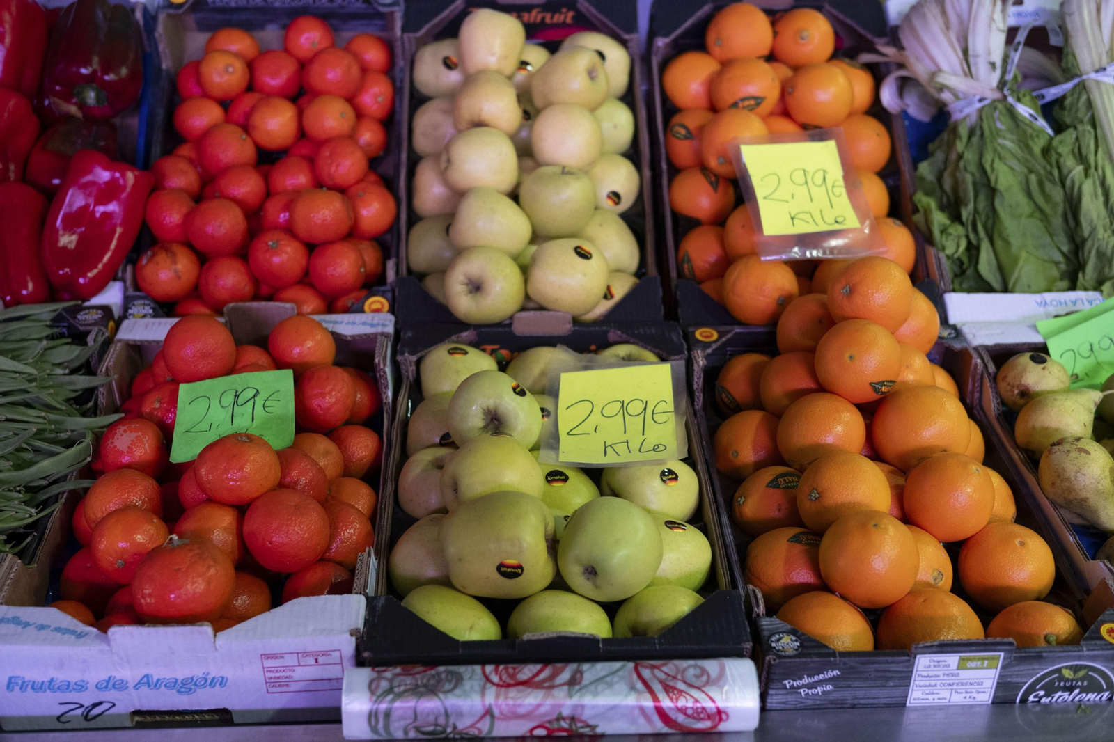Puesto de frutas y verduras Puesto de frutas y verduras