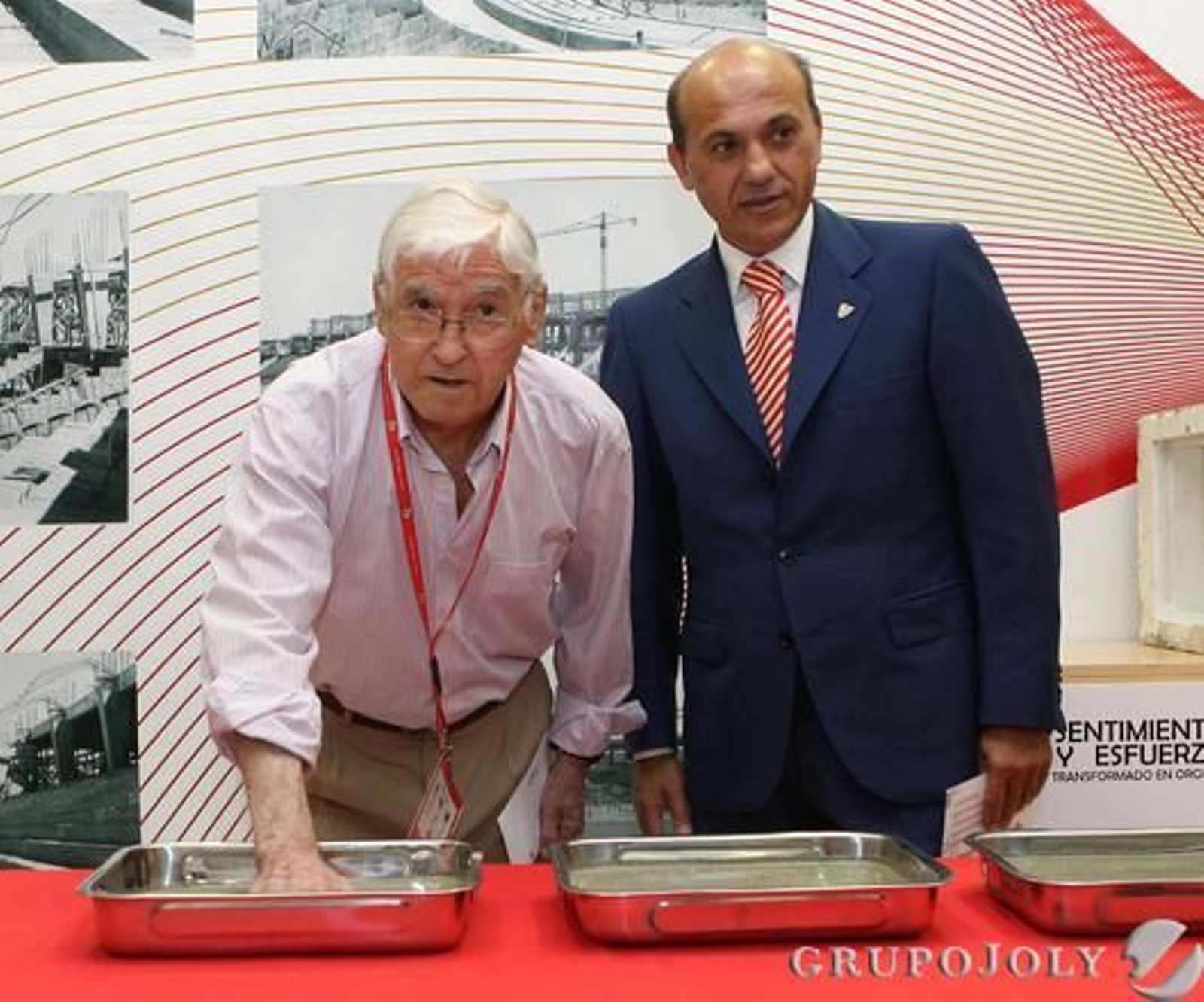 Juan Arza, junto a Del Nido, en la conmemoración de los 50 años de la construcción del estadio Ramón Sánchez Pizjuán.

Foto: D.S.
