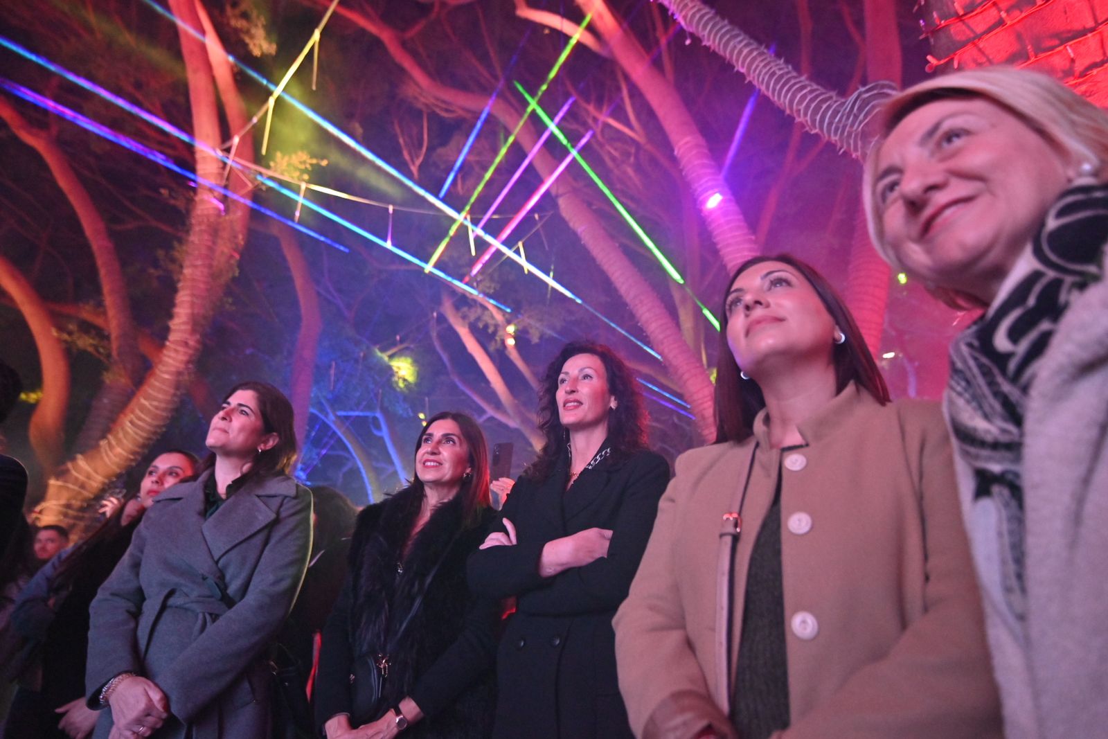 María del Mar Vázquez disfrutando de un gran espectáculo de luz y color.